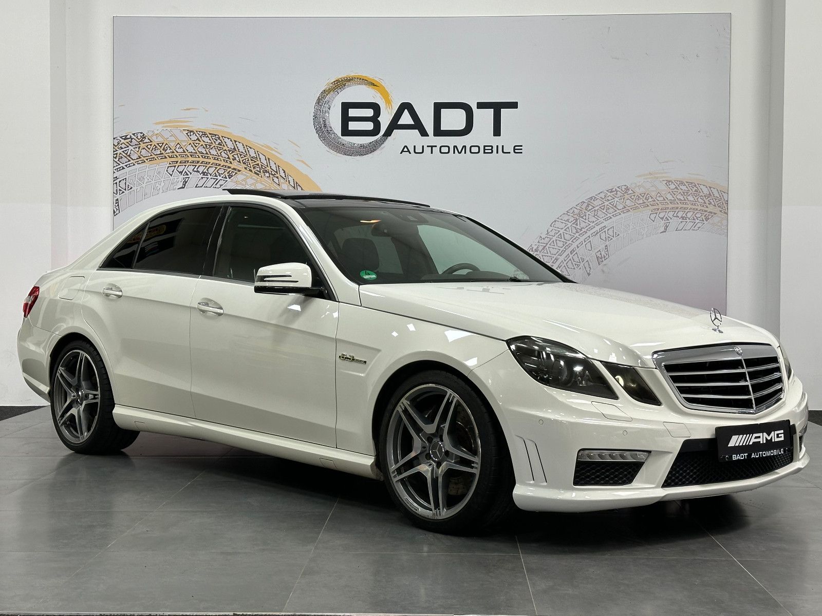 Fahrzeugabbildung Mercedes-Benz E 63 AMG PANO Harman Kardon Keyless GO