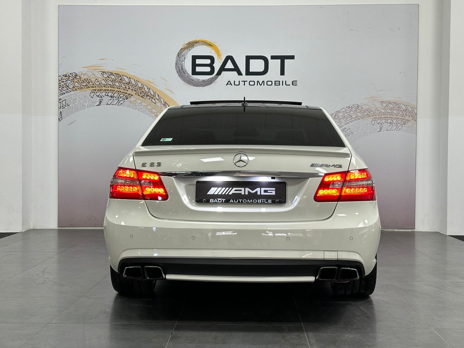 Fahrzeugabbildung Mercedes-Benz E 63 AMG PANO Harman Kardon Keyless GO