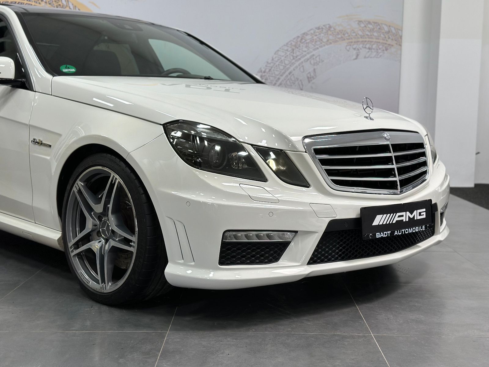 Fahrzeugabbildung Mercedes-Benz E 63 AMG PANO Harman Kardon Keyless GO