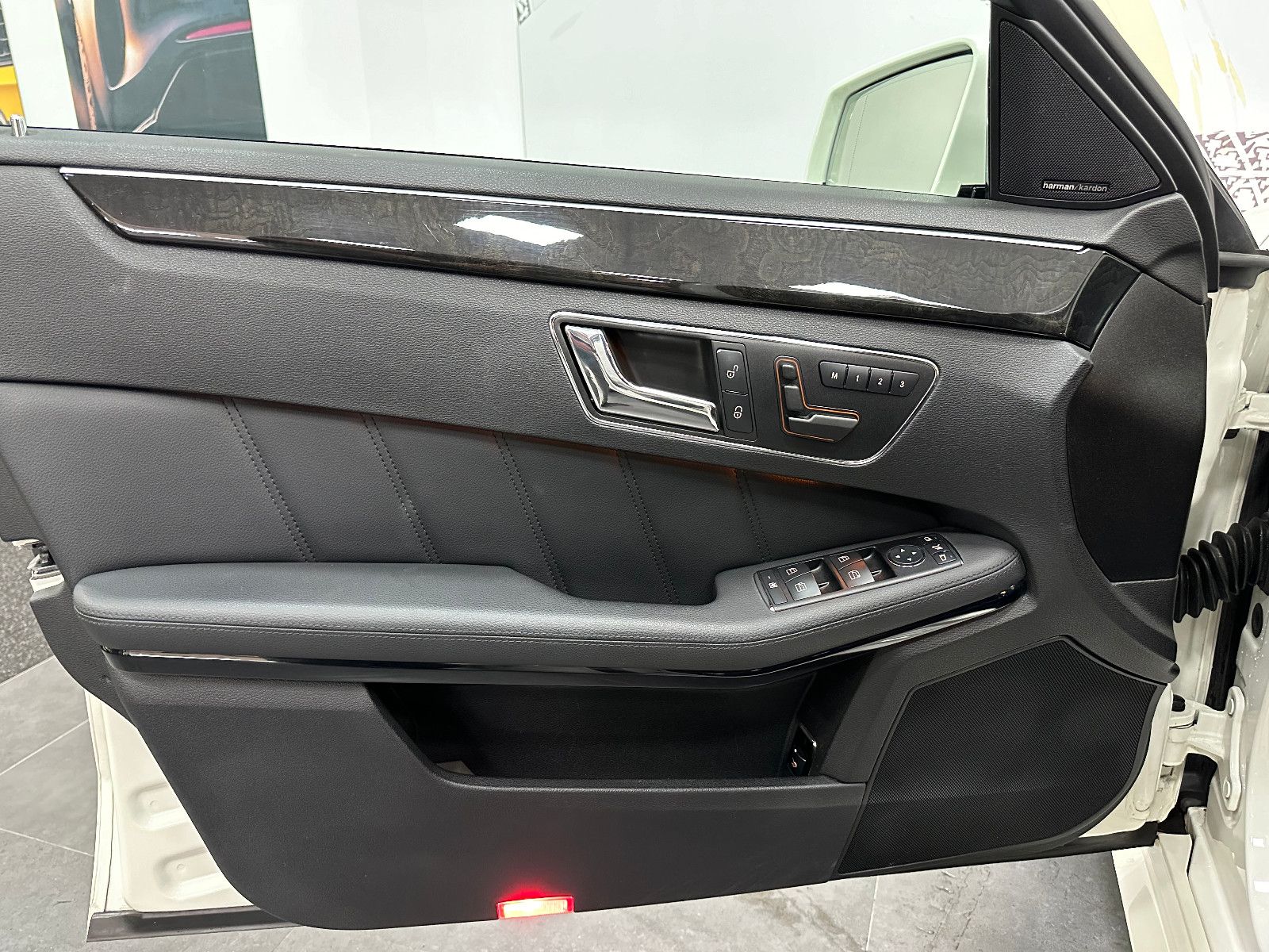 Fahrzeugabbildung Mercedes-Benz E 63 AMG PANO Harman Kardon Keyless GO