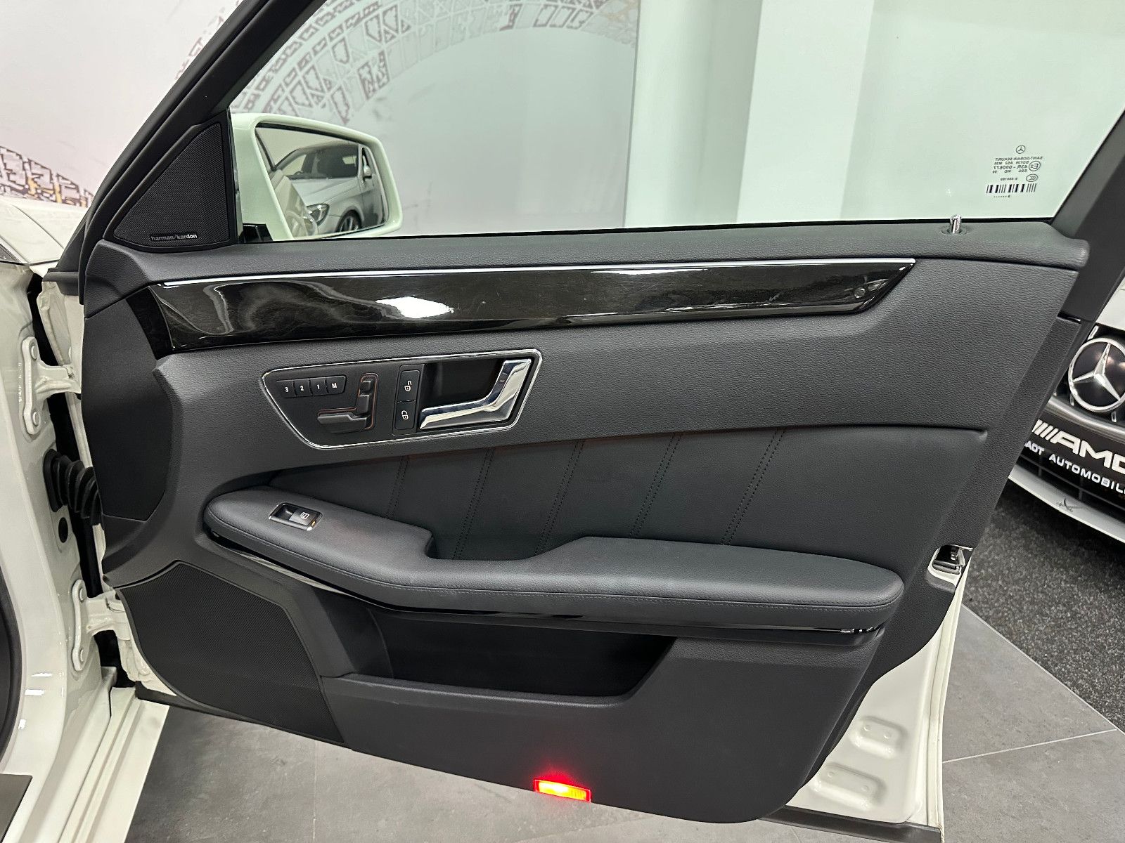 Fahrzeugabbildung Mercedes-Benz E 63 AMG PANO Harman Kardon Keyless GO