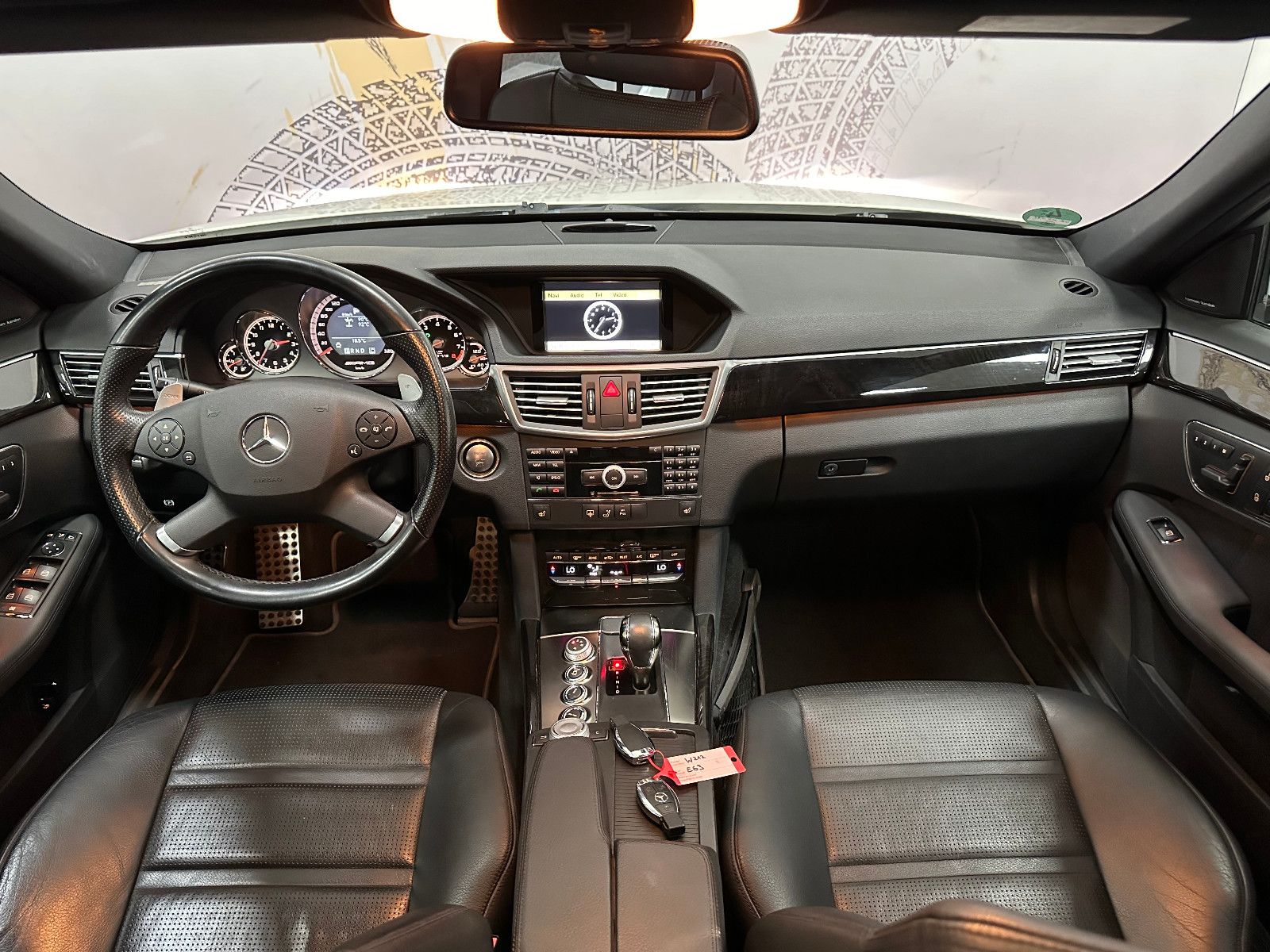 Fahrzeugabbildung Mercedes-Benz E 63 AMG PANO Harman Kardon Keyless GO