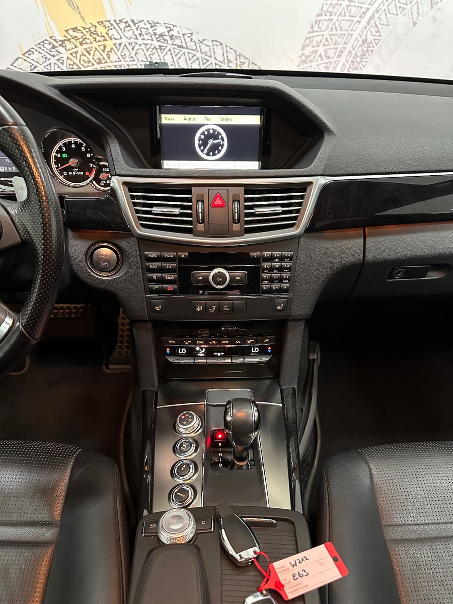 Fahrzeugabbildung Mercedes-Benz E 63 AMG PANO Harman Kardon Keyless GO