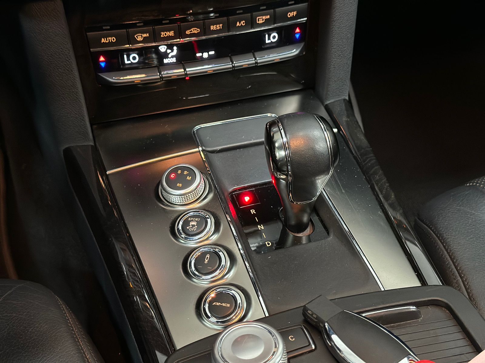 Fahrzeugabbildung Mercedes-Benz E 63 AMG PANO Harman Kardon Keyless GO