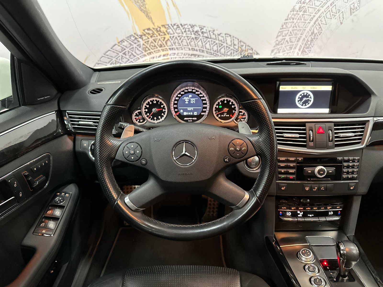 Fahrzeugabbildung Mercedes-Benz E 63 AMG PANO Harman Kardon Keyless GO