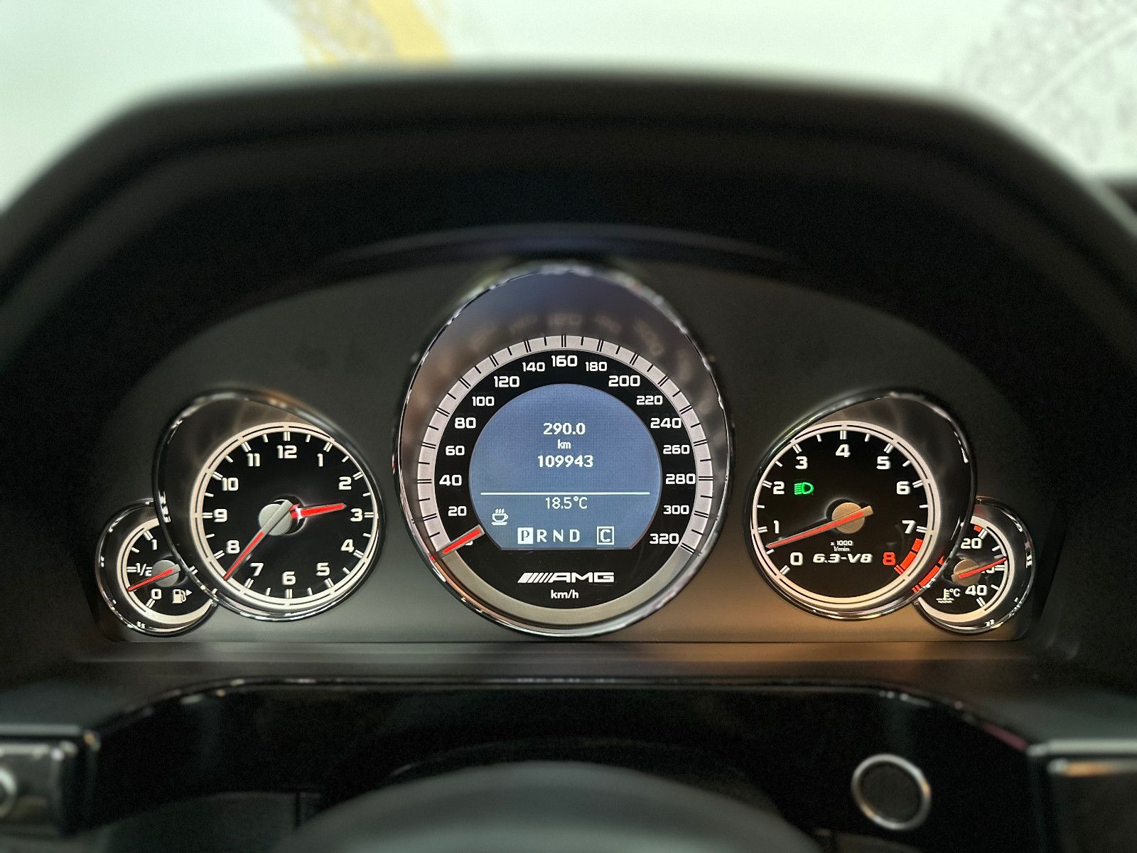 Fahrzeugabbildung Mercedes-Benz E 63 AMG PANO Harman Kardon Keyless GO