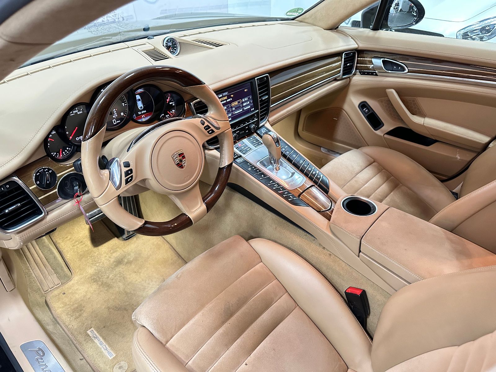 Fahrzeugabbildung Porsche Panamera GTS BOSE 20" BEIGE KLAPPENAUSPUFF