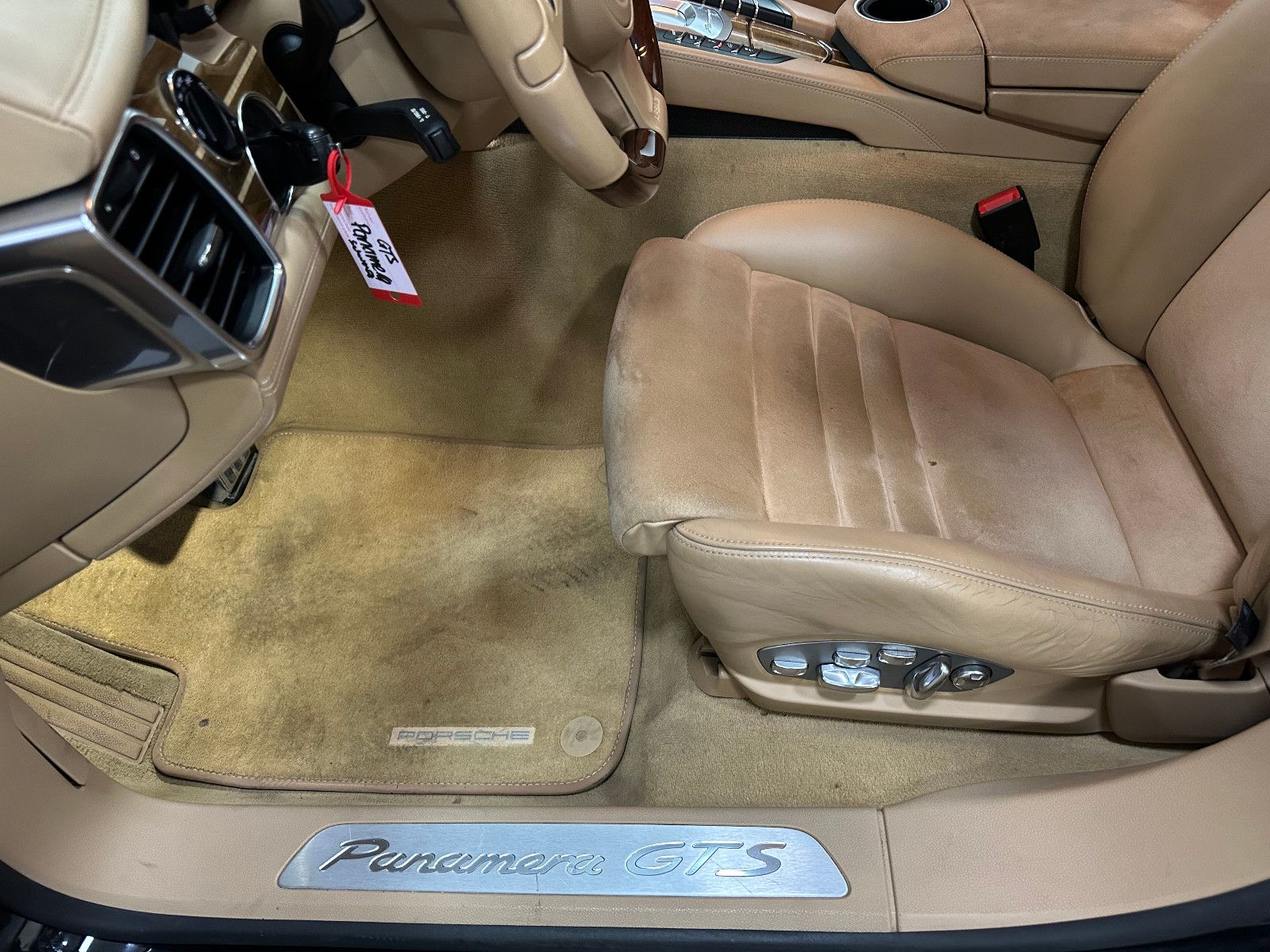 Fahrzeugabbildung Porsche Panamera GTS BOSE 20" BEIGE KLAPPENAUSPUFF