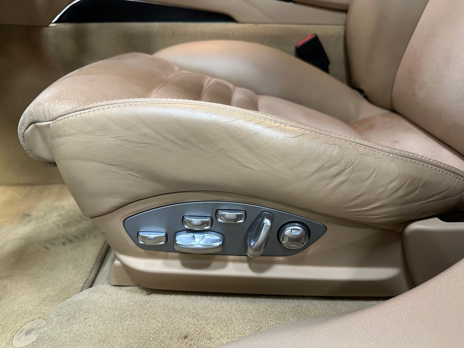 Fahrzeugabbildung Porsche Panamera GTS BOSE 20" BEIGE KLAPPENAUSPUFF