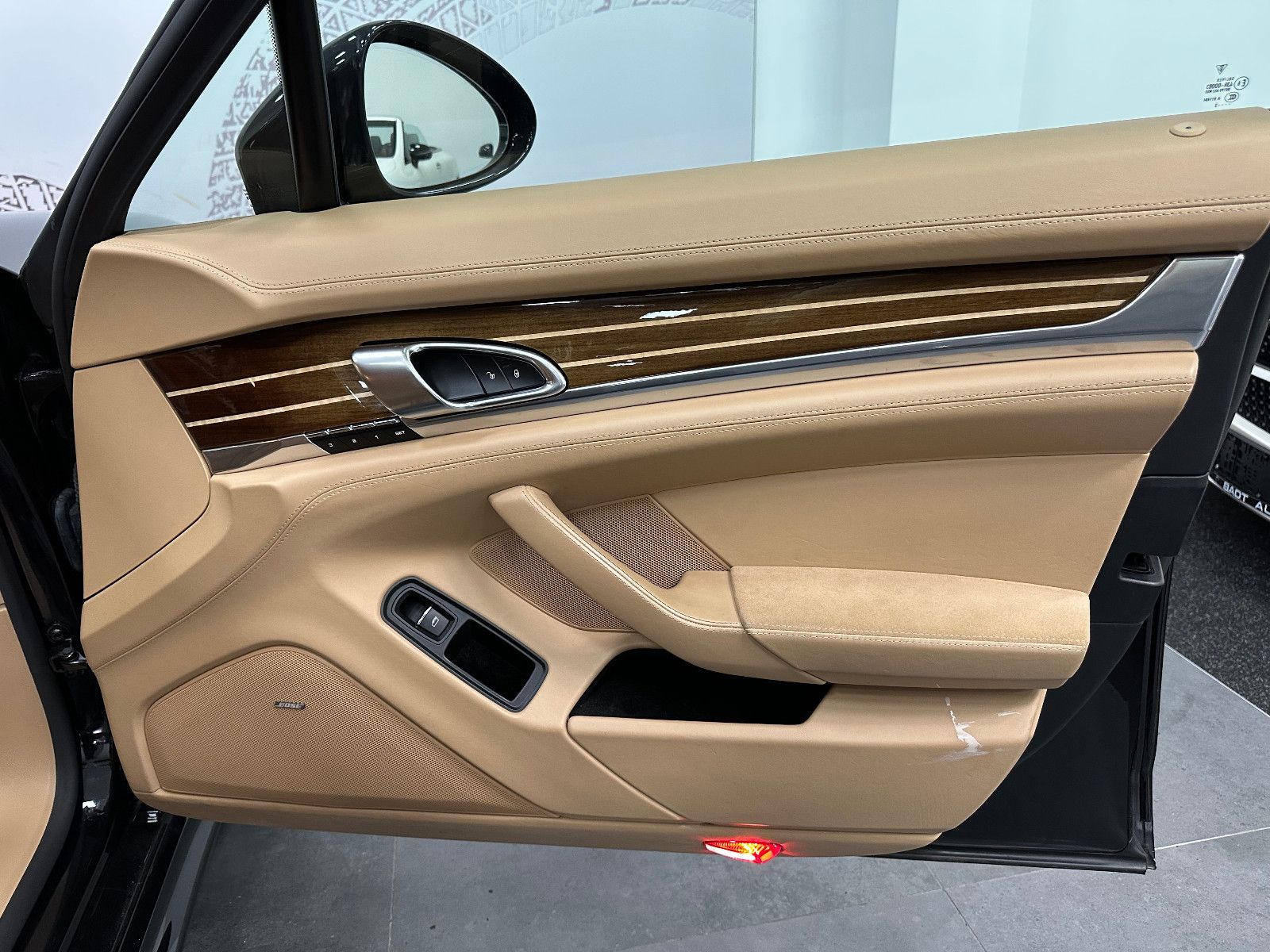 Fahrzeugabbildung Porsche Panamera GTS BOSE 20" BEIGE KLAPPENAUSPUFF