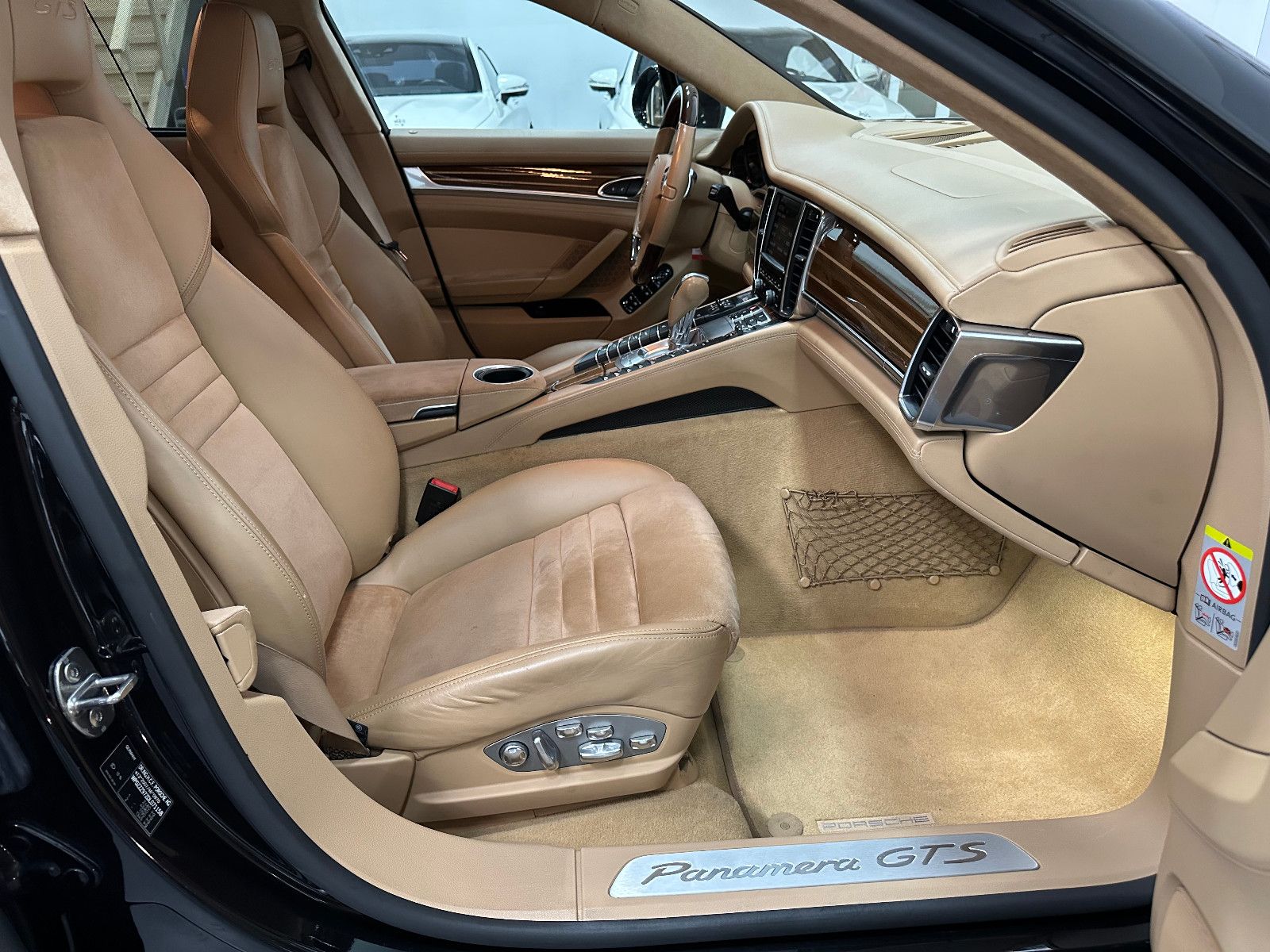 Fahrzeugabbildung Porsche Panamera GTS BOSE 20" BEIGE KLAPPENAUSPUFF