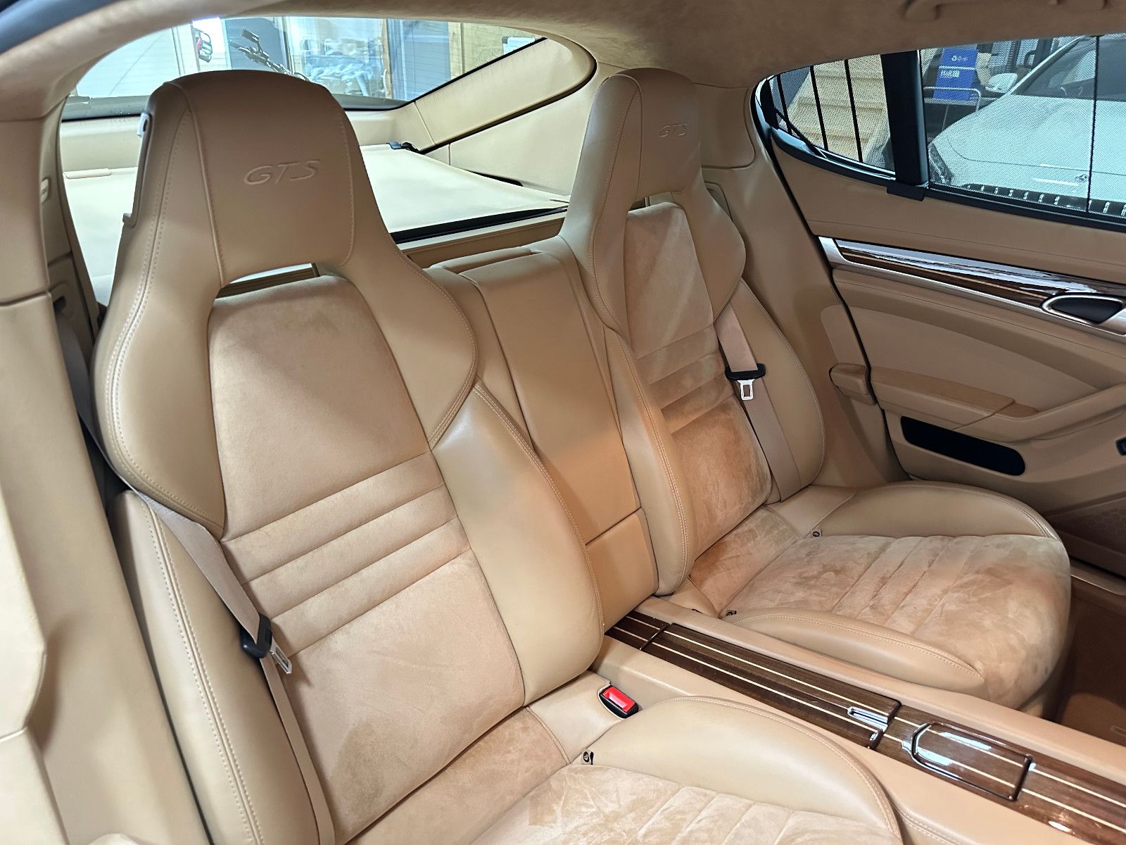 Fahrzeugabbildung Porsche Panamera GTS BOSE 20" BEIGE KLAPPENAUSPUFF
