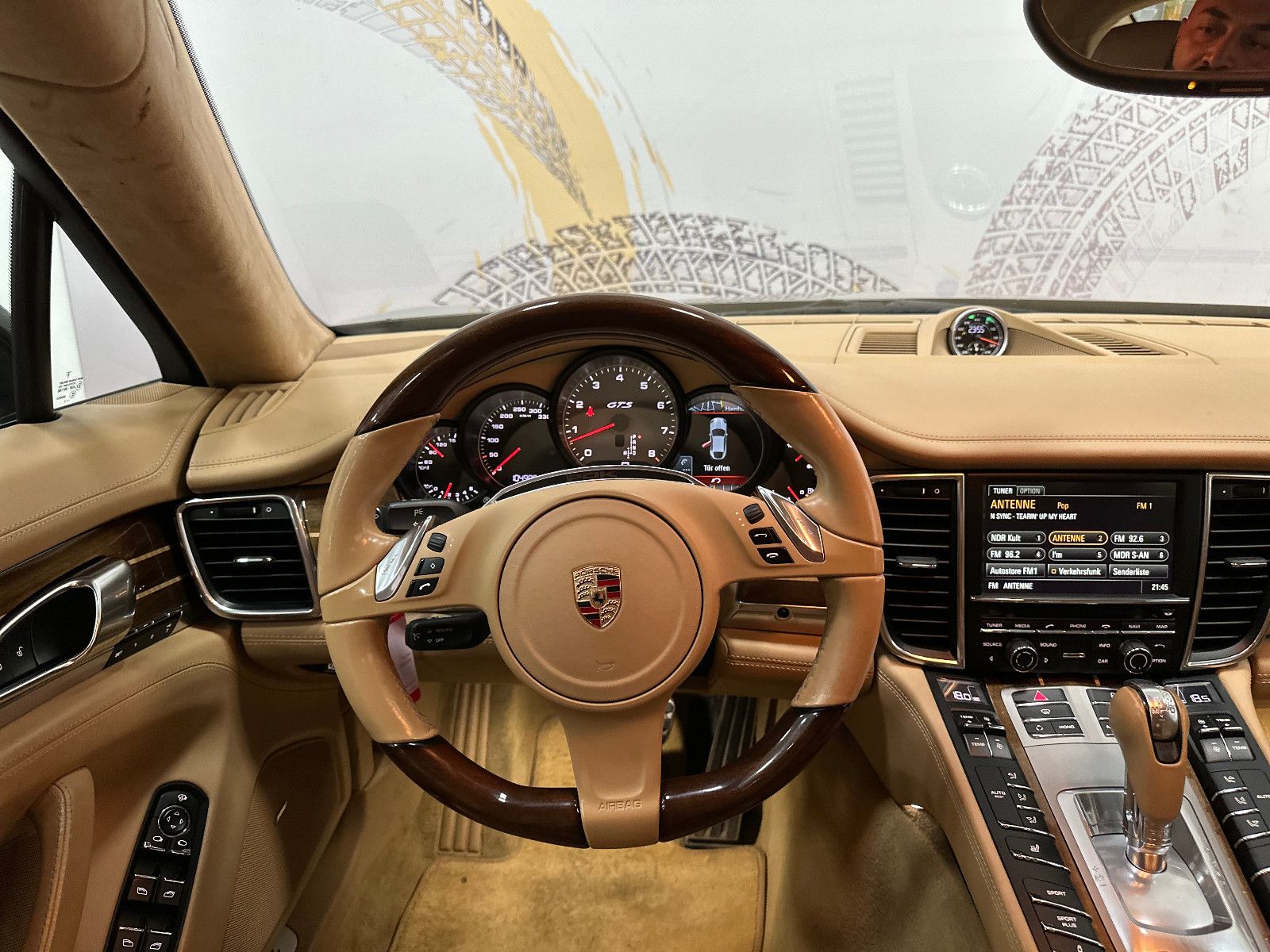 Fahrzeugabbildung Porsche Panamera GTS BOSE 20" BEIGE KLAPPENAUSPUFF