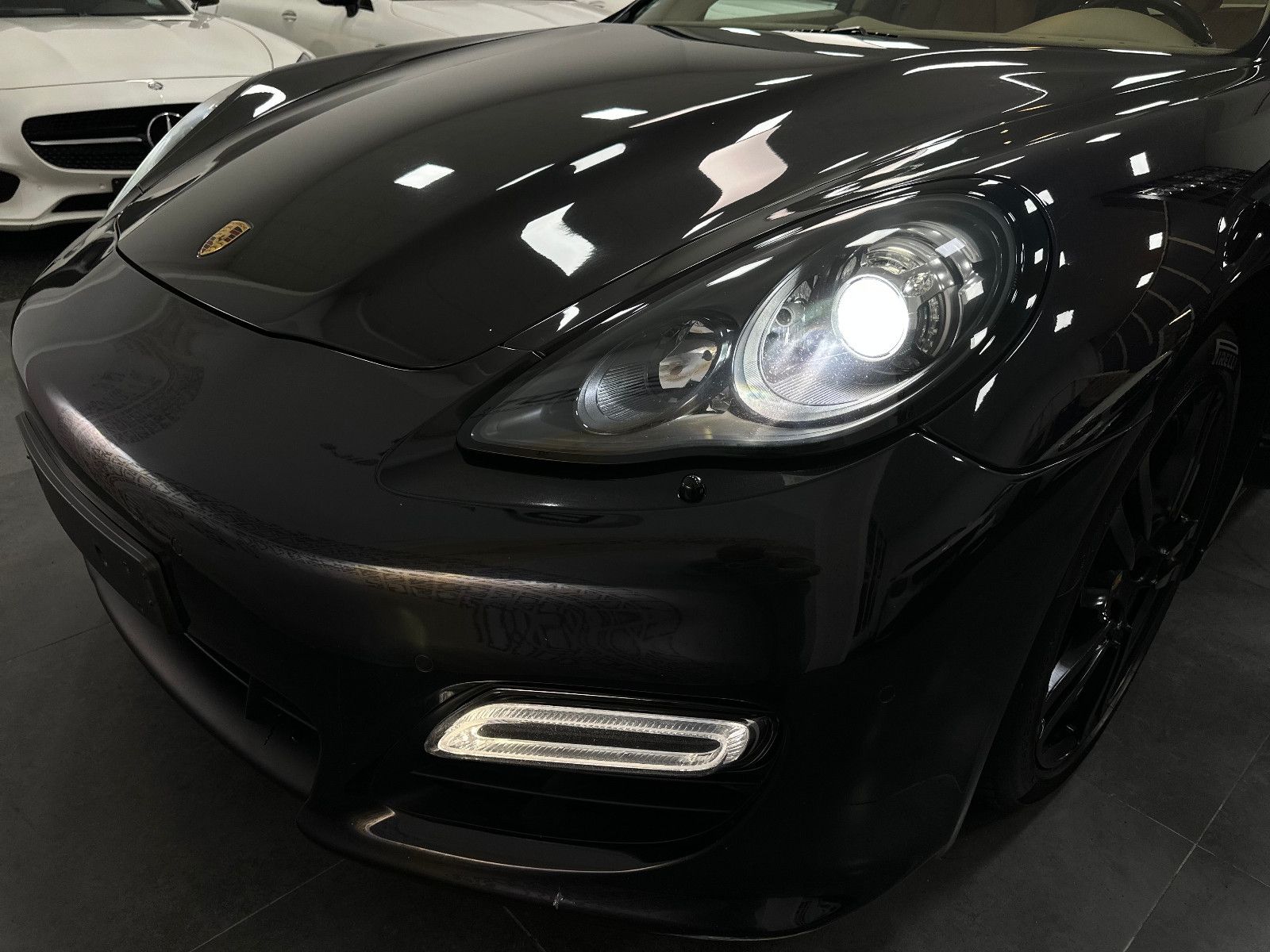 Fahrzeugabbildung Porsche Panamera GTS BOSE 20" BEIGE KLAPPENAUSPUFF