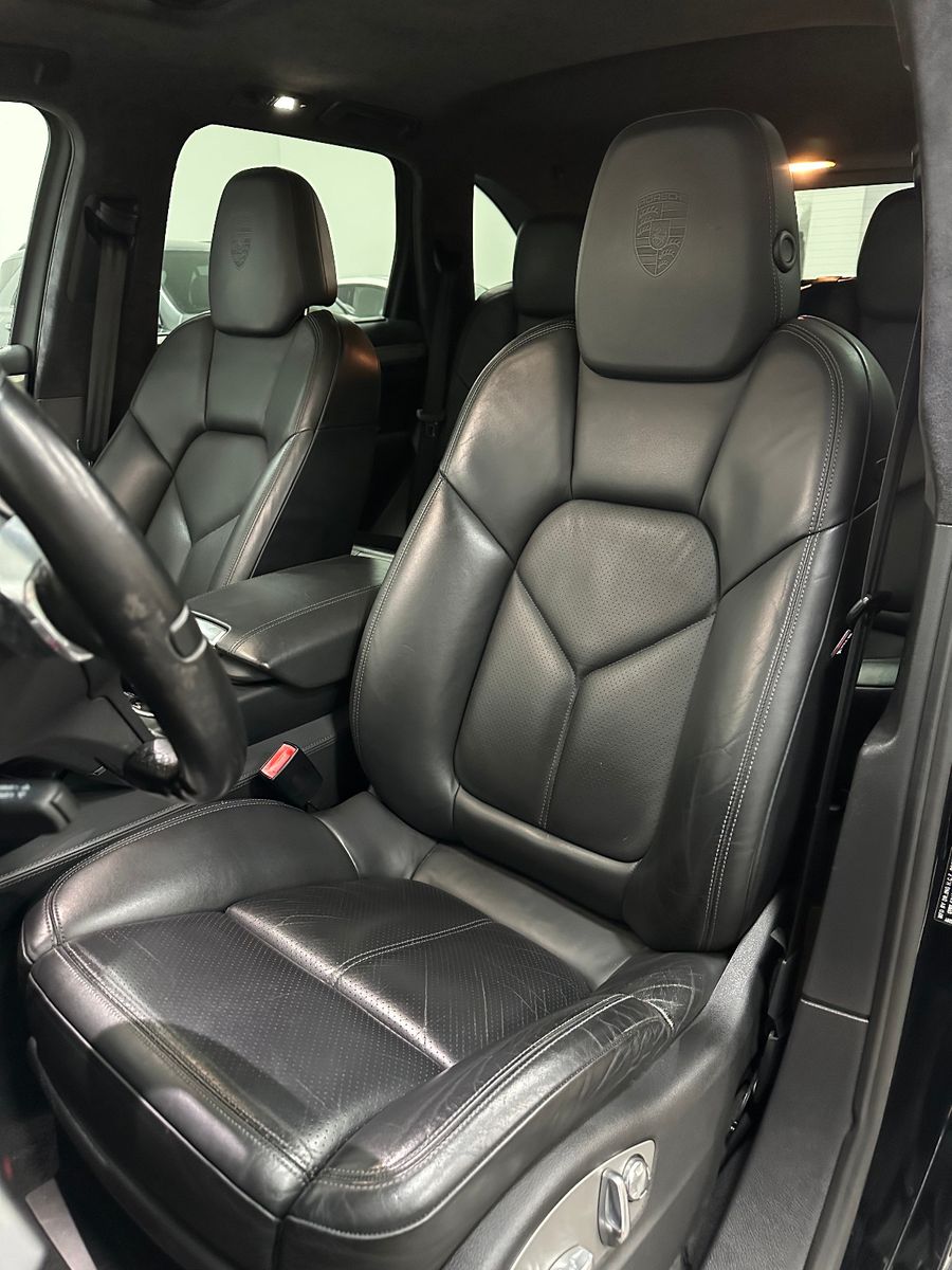 Fahrzeugabbildung Porsche Cayenne Turbo Burmester Memory Schiebedach