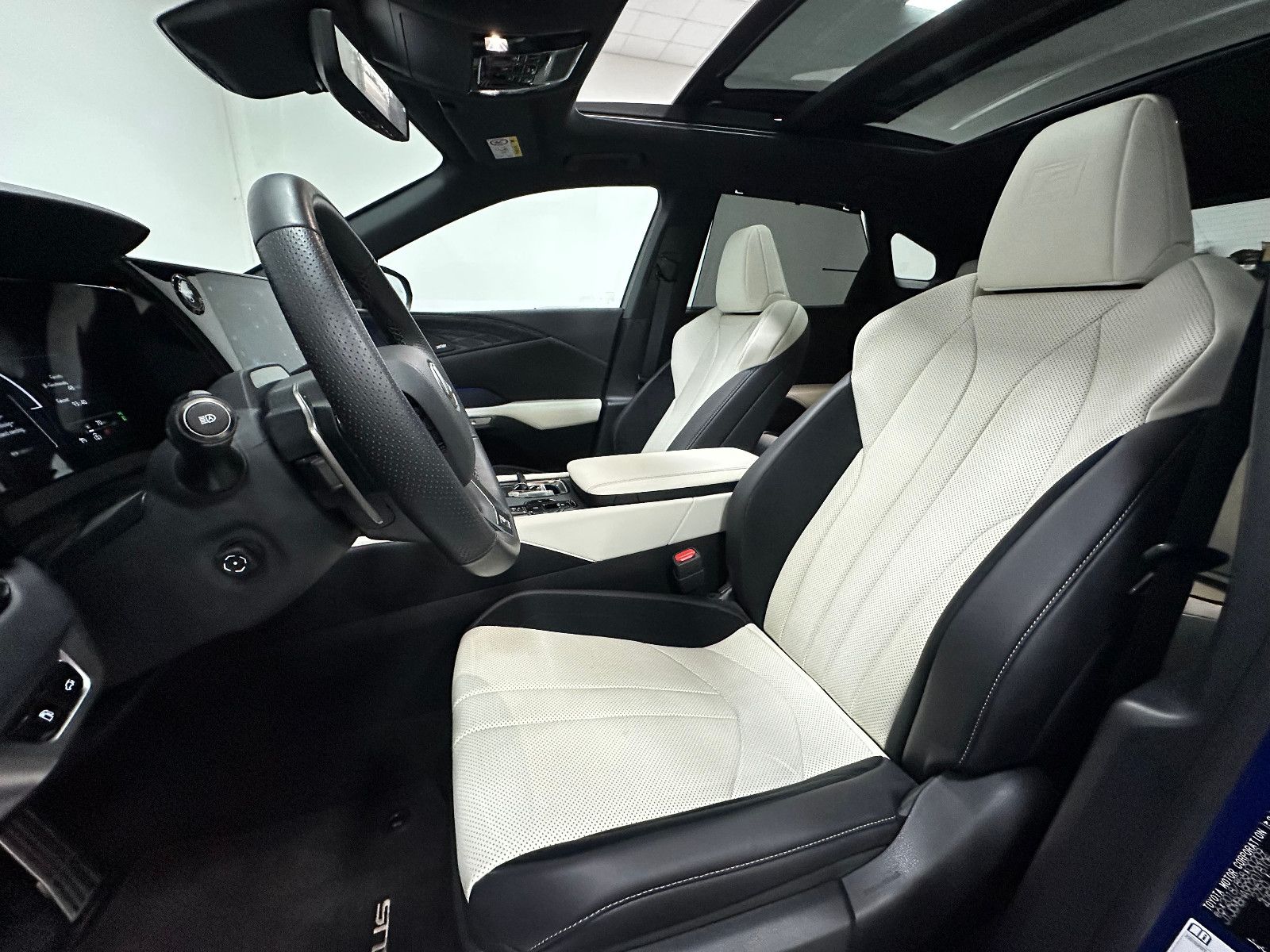 Fahrzeugabbildung Lexus RX 500 h DIRECT4 F SPORT+ PANO 360° AMBIENTE