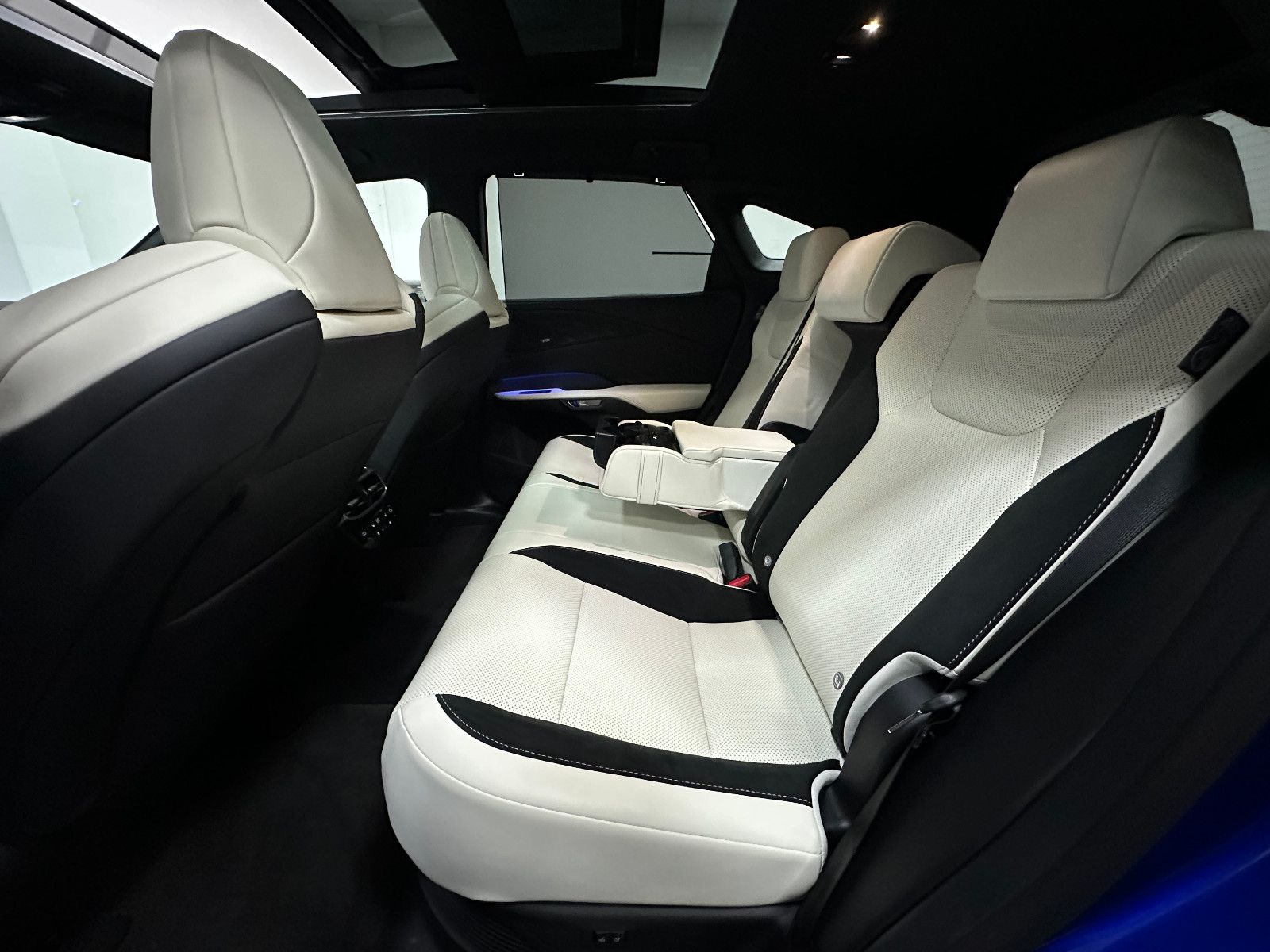 Fahrzeugabbildung Lexus RX 500 h DIRECT4 F SPORT+ PANO 360° AMBIENTE