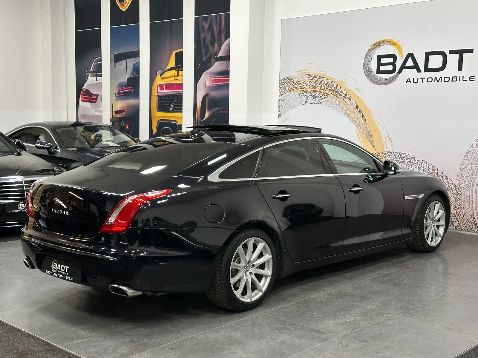 Fahrzeugabbildung Jaguar XJ Premium Luxury AWD Lang TV PANO