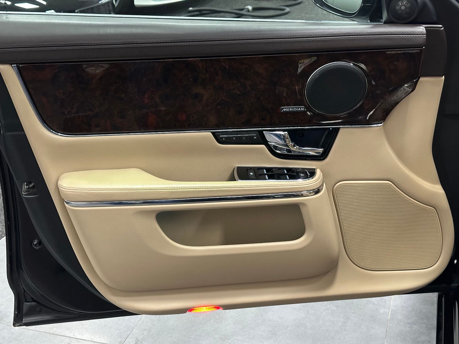 Fahrzeugabbildung Jaguar XJ Premium Luxury AWD Lang TV PANO
