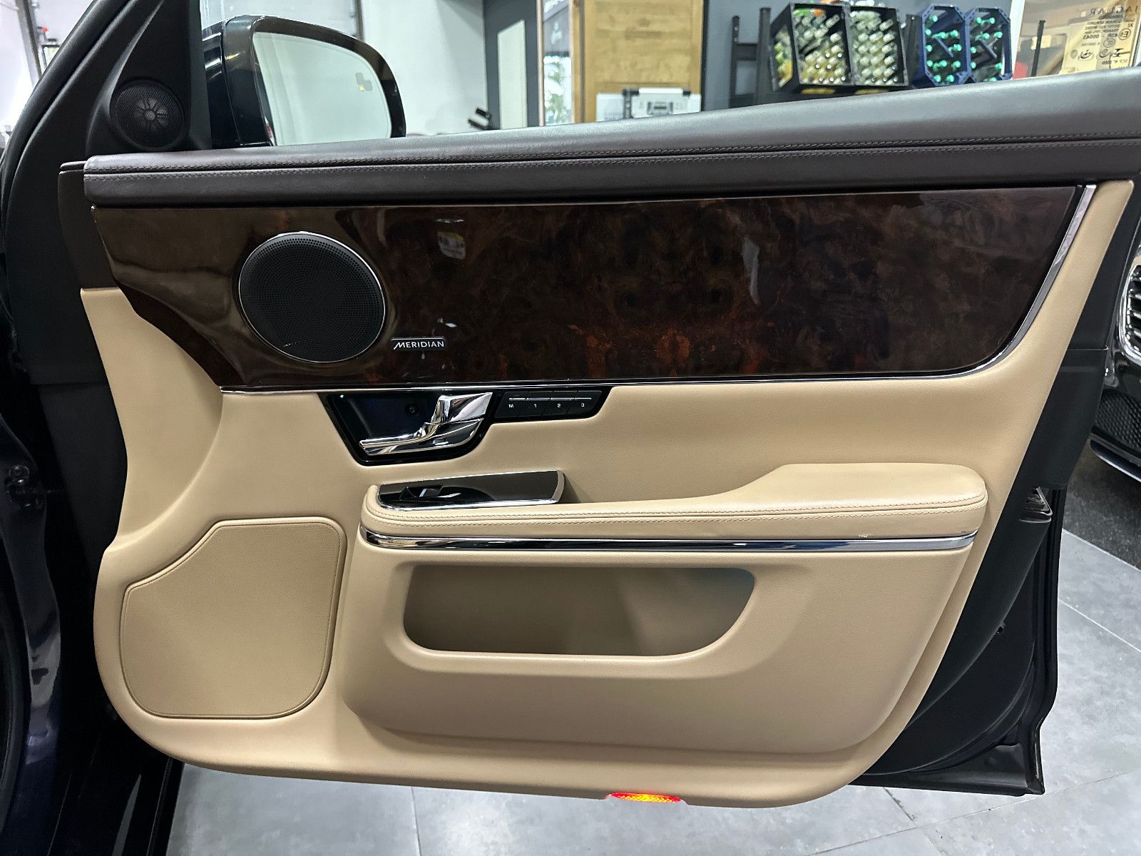 Fahrzeugabbildung Jaguar XJ Premium Luxury AWD Lang TV PANO