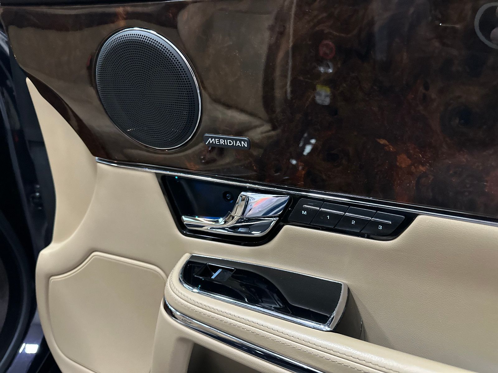 Fahrzeugabbildung Jaguar XJ Premium Luxury AWD Lang TV PANO