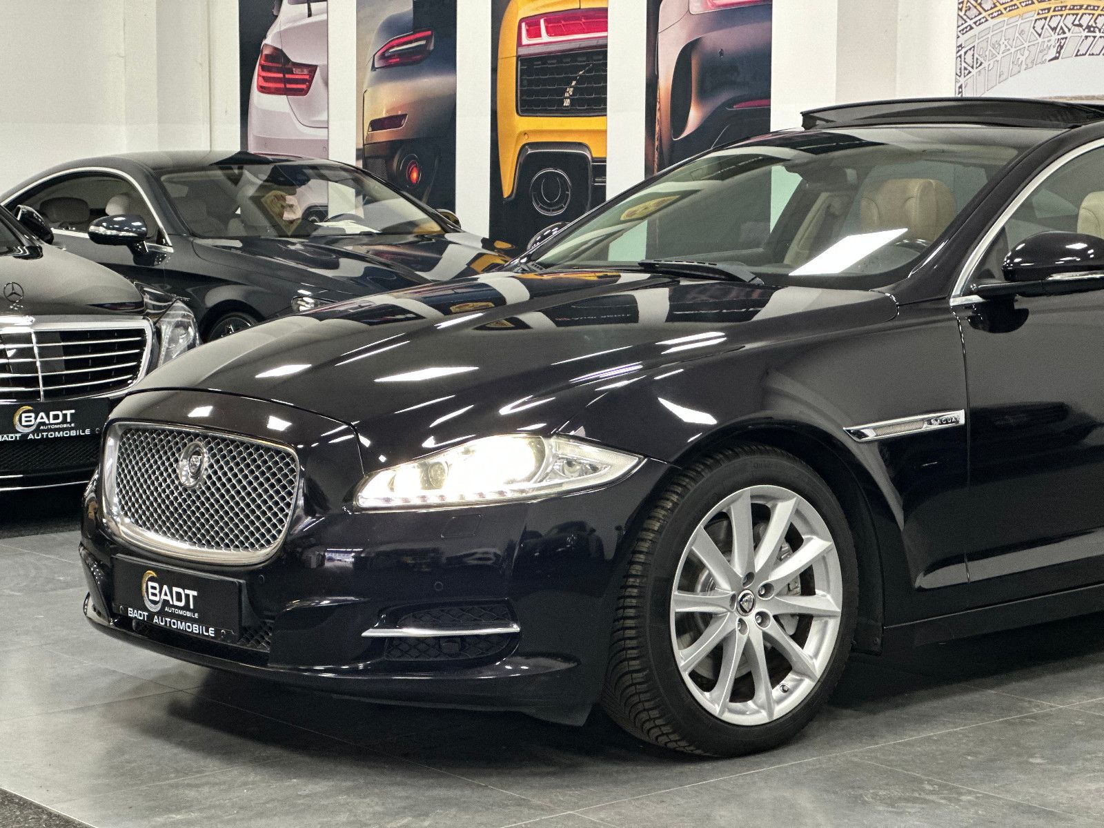 Fahrzeugabbildung Jaguar XJ Premium Luxury AWD Lang TV PANO