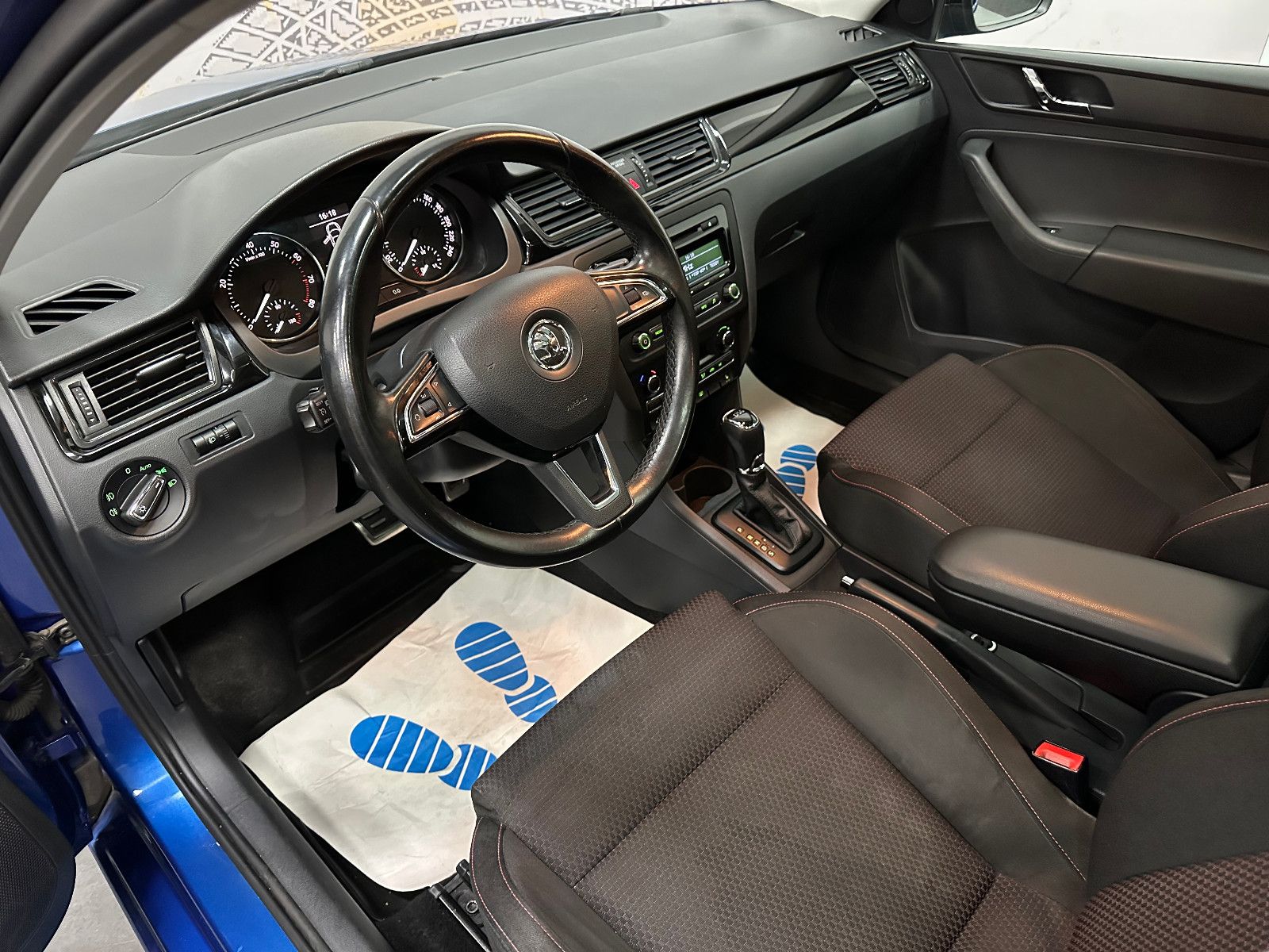 Fahrzeugabbildung SKODA Rapid Spaceback Style Plus DSG GLASDACH