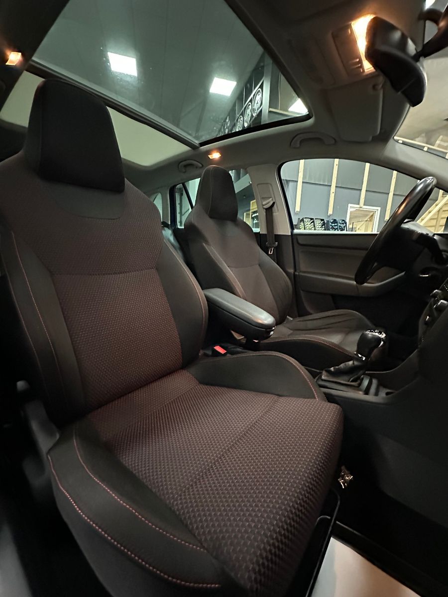 Fahrzeugabbildung SKODA Rapid Spaceback Style Plus DSG GLASDACH