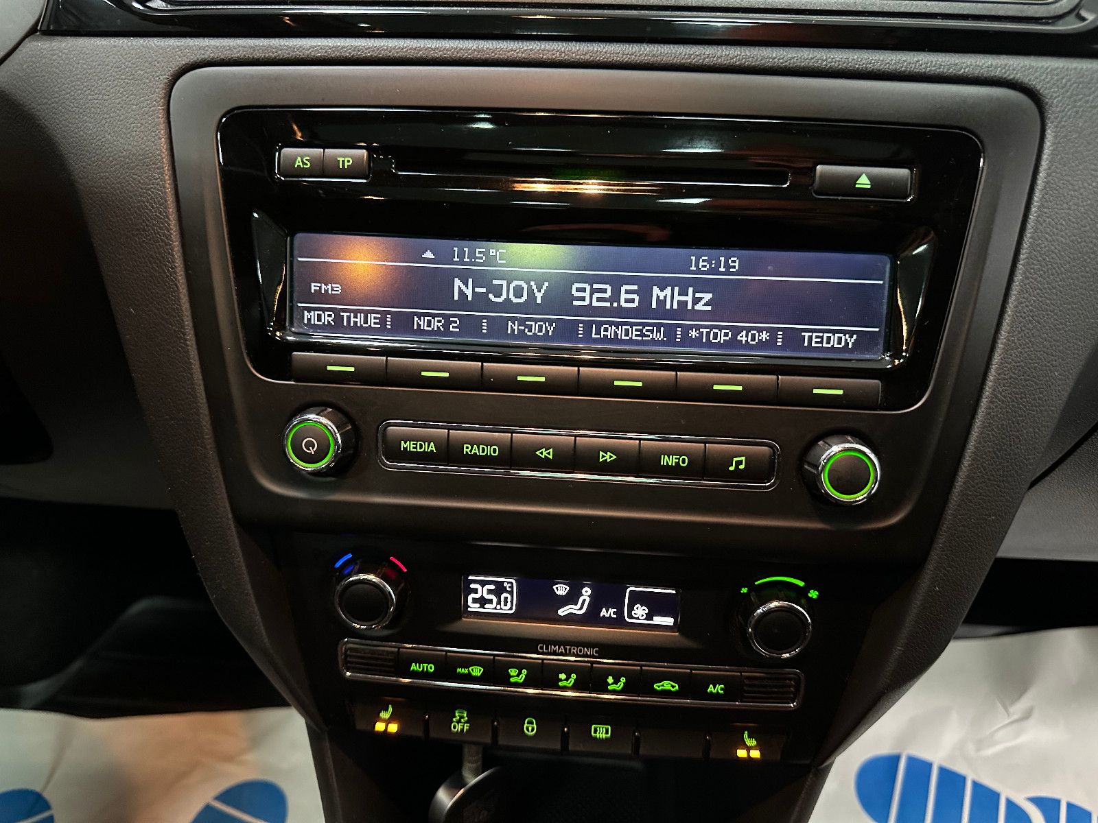 Fahrzeugabbildung SKODA Rapid Spaceback Style Plus DSG GLASDACH