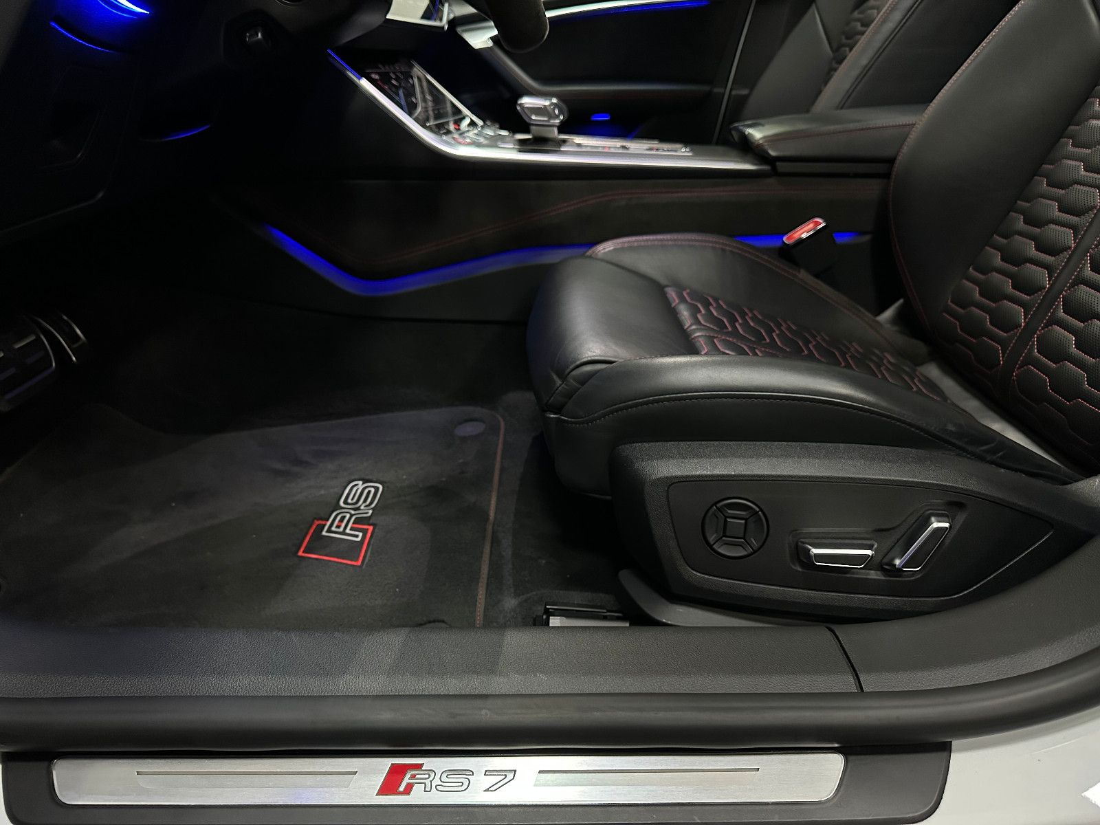 Fahrzeugabbildung Audi RS 7 Sportback 4.0 TFSI*quattro*Carbon*22"*B&O*