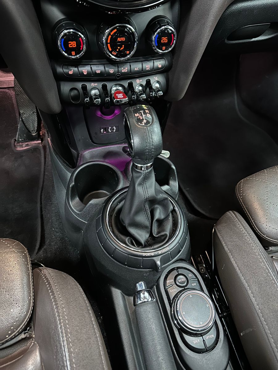 Fahrzeugabbildung MINI Cooper S *HEADUP*HARMAN*PANO*ALLWETTER*