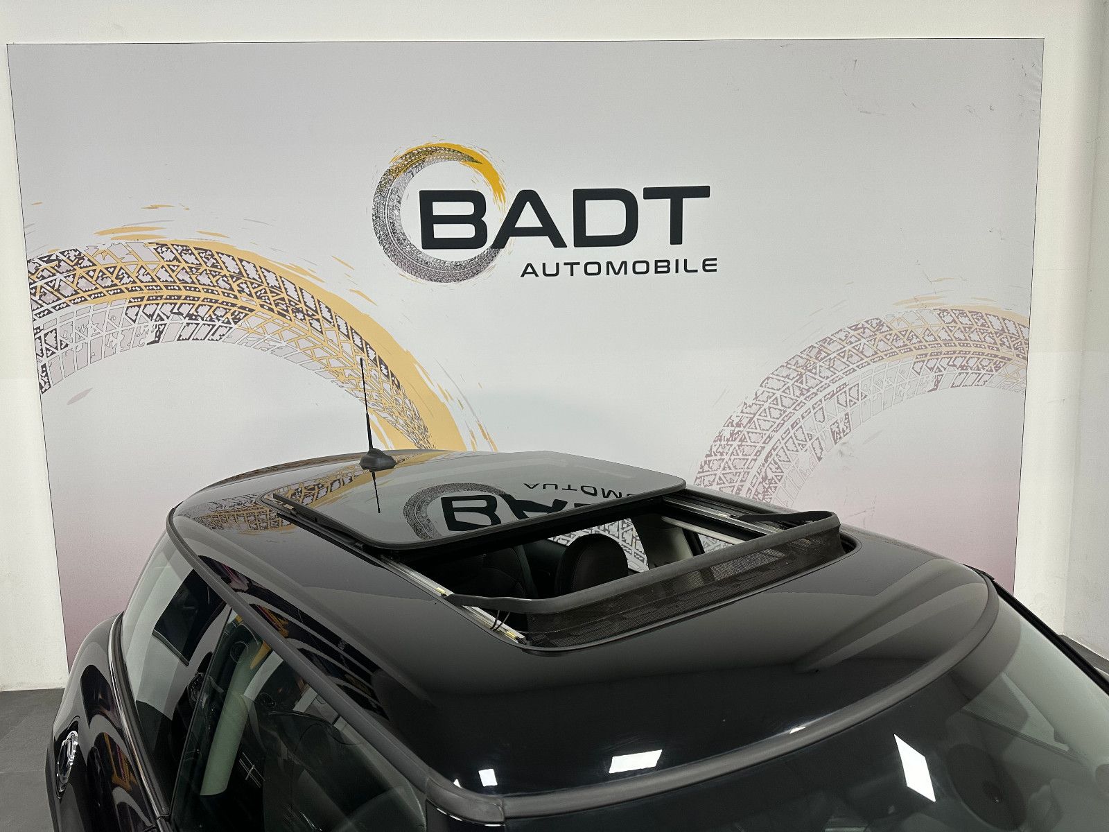 Fahrzeugabbildung MINI Cooper S *HEADUP*HARMAN*PANO*ALLWETTER*