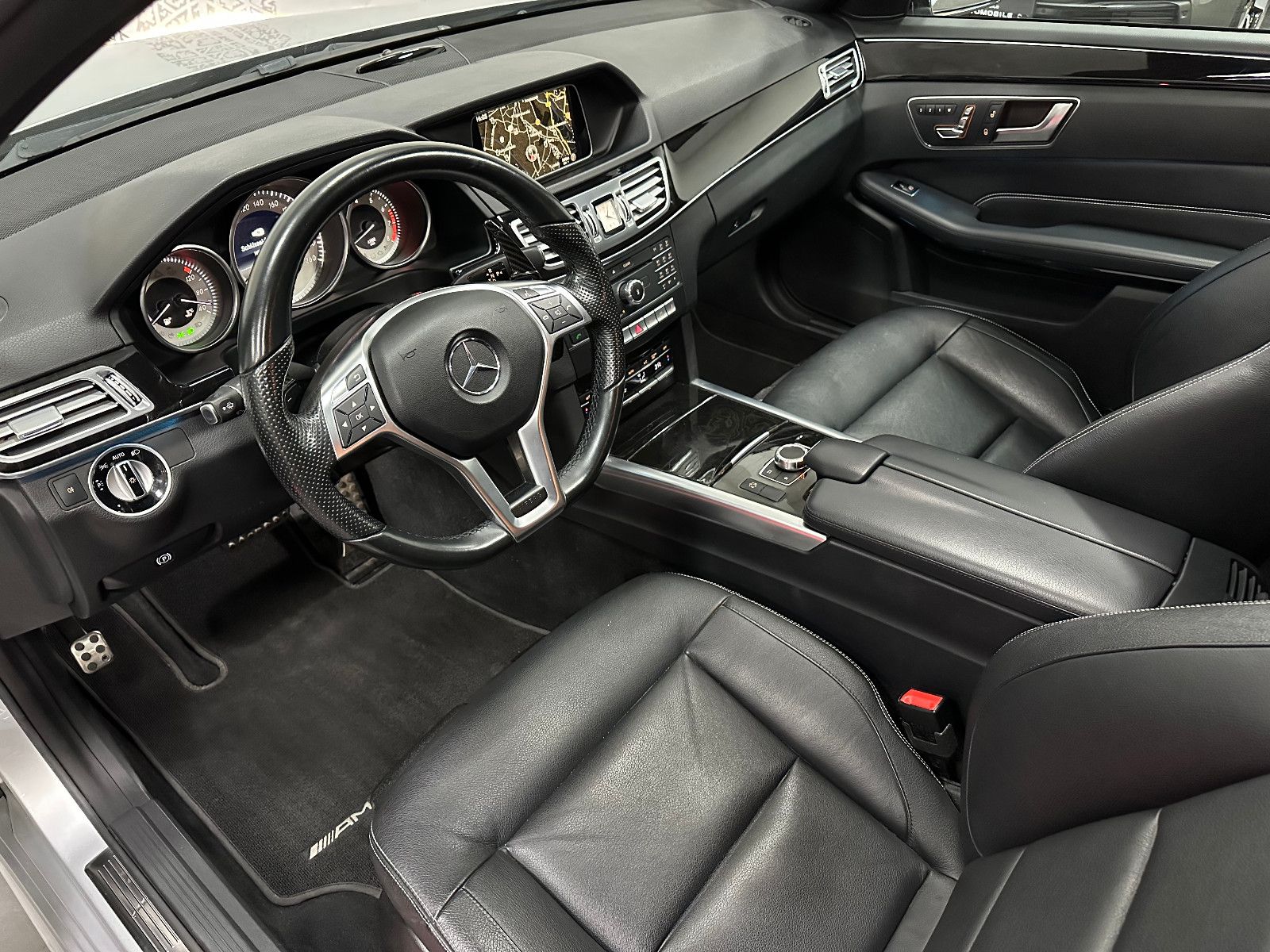 Fahrzeugabbildung Mercedes-Benz E 300 CGI BlueEfficiency 4-Matic AMG Line 360°