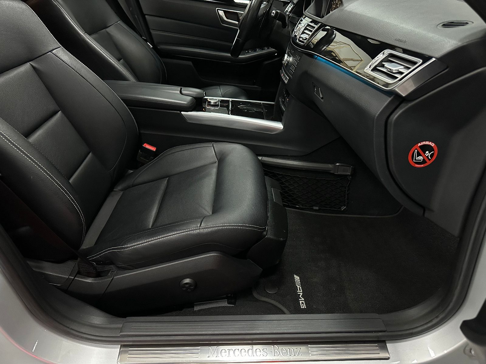 Fahrzeugabbildung Mercedes-Benz E 300 CGI BlueEfficiency 4-Matic AMG Line 360°