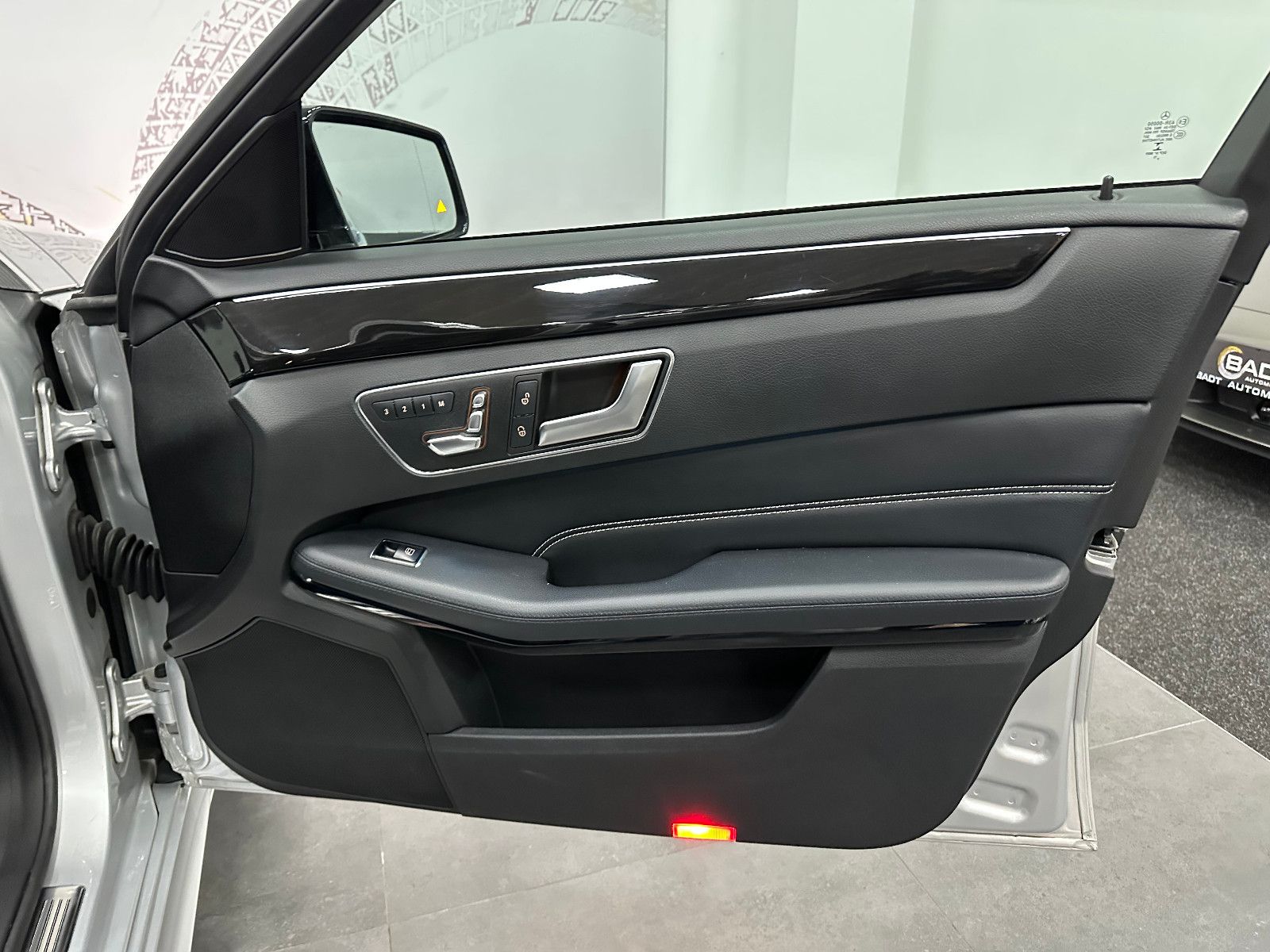 Fahrzeugabbildung Mercedes-Benz E 300 CGI BlueEfficiency 4-Matic AMG Line 360°