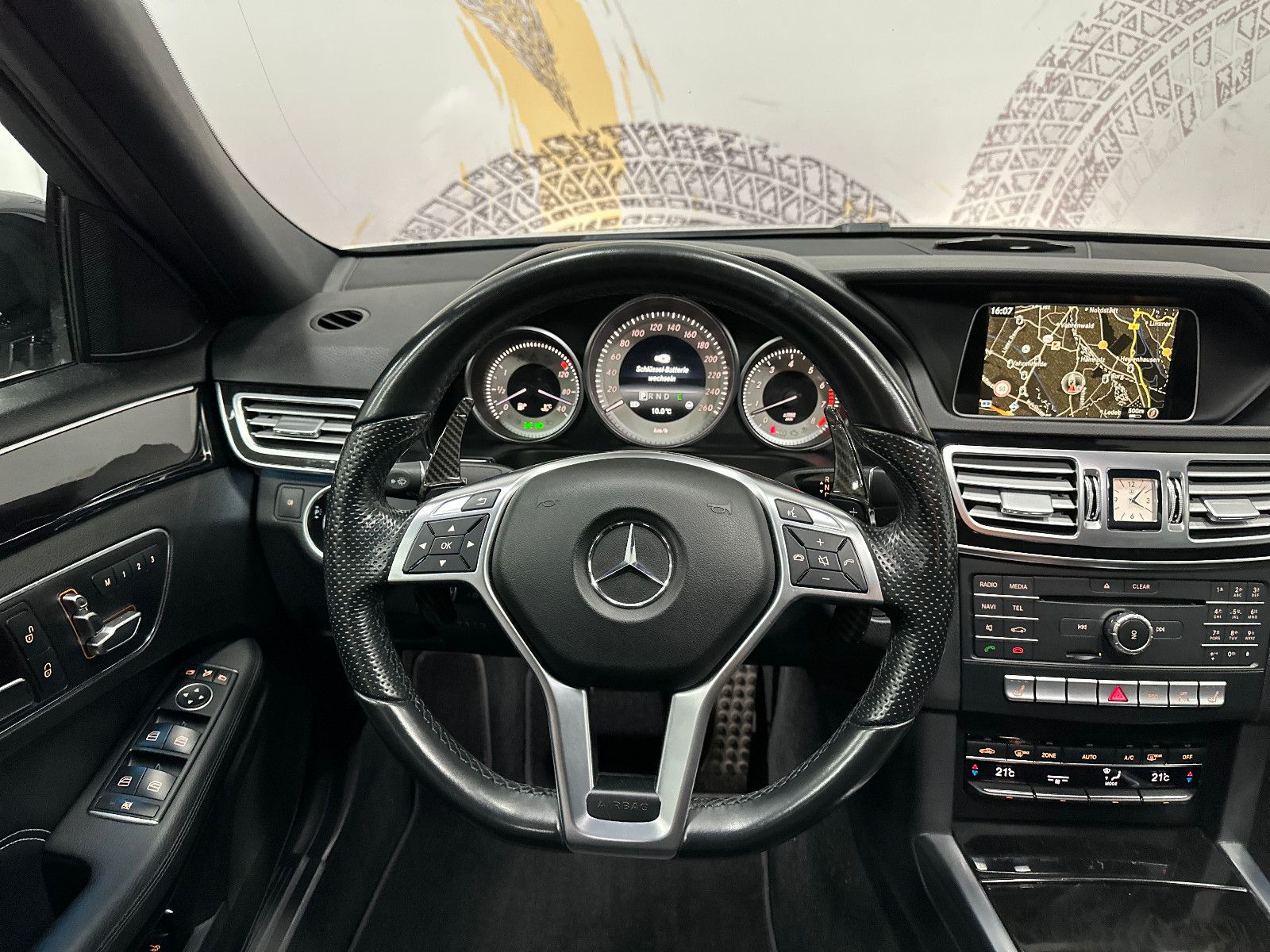 Fahrzeugabbildung Mercedes-Benz E 300 CGI BlueEfficiency 4-Matic AMG Line 360°