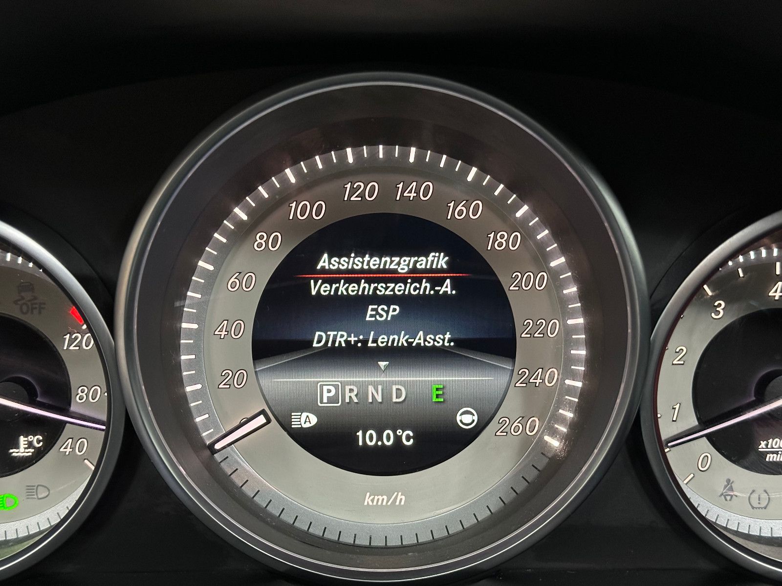 Fahrzeugabbildung Mercedes-Benz E 300 CGI BlueEfficiency 4-Matic AMG Line 360°