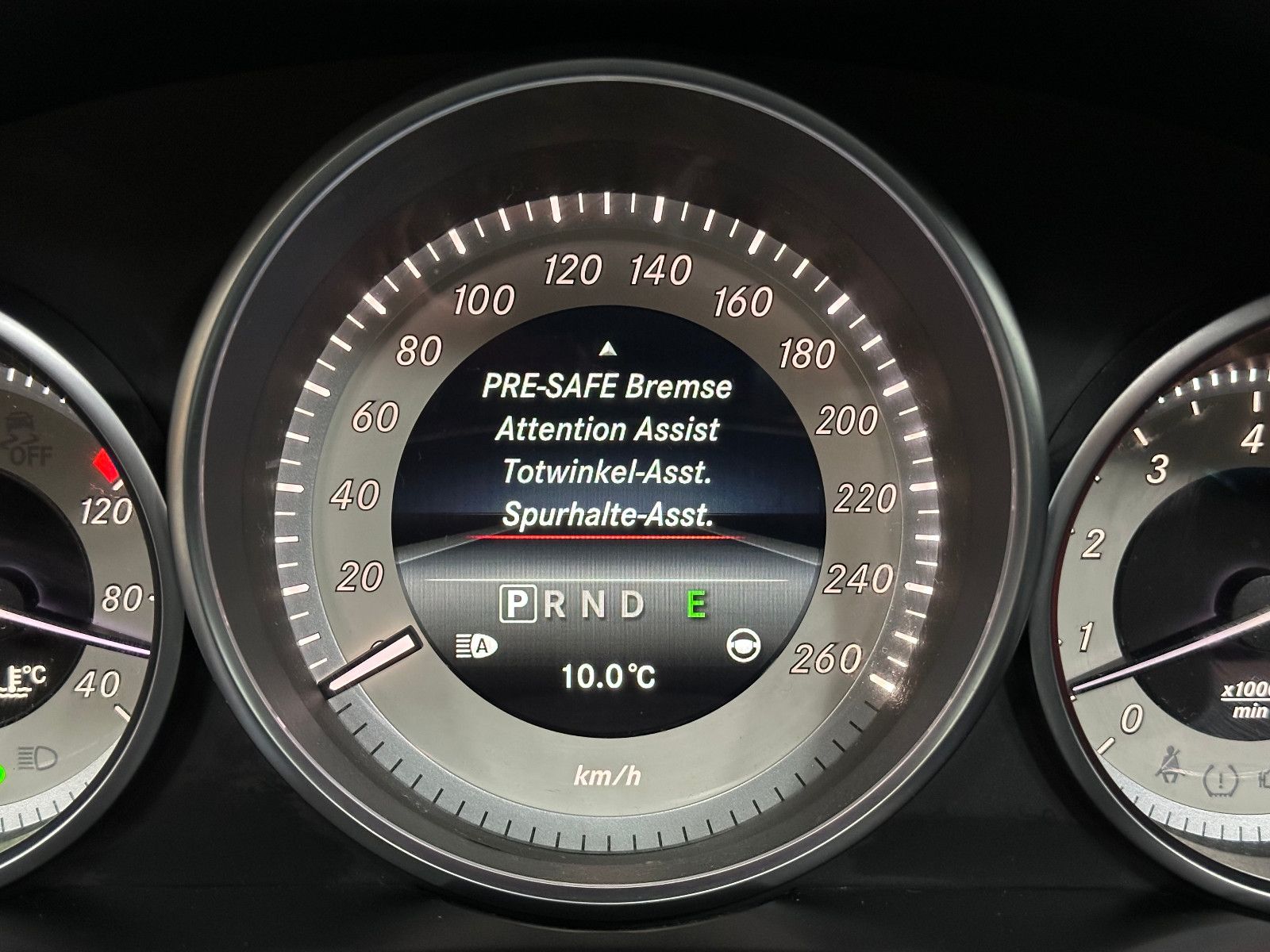 Fahrzeugabbildung Mercedes-Benz E 300 CGI BlueEfficiency 4-Matic AMG Line 360°