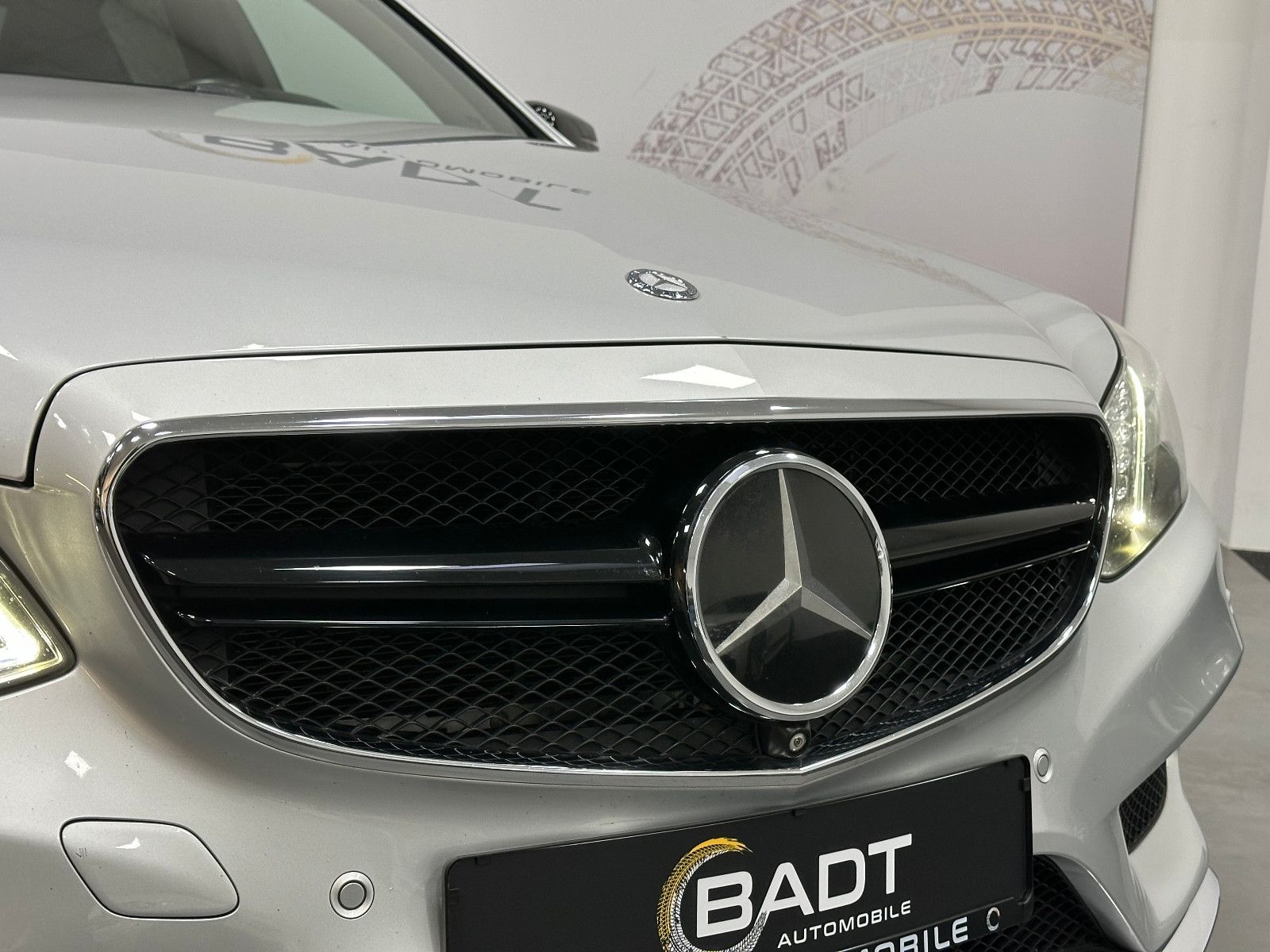 Fahrzeugabbildung Mercedes-Benz E 300 CGI BlueEfficiency 4-Matic AMG Line 360°