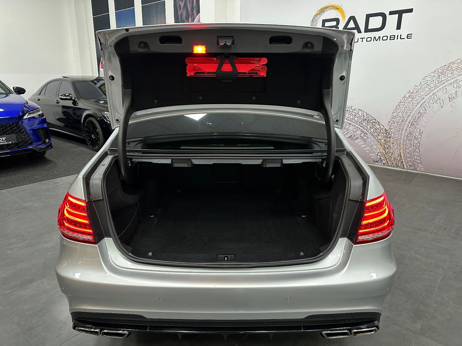 Fahrzeugabbildung Mercedes-Benz E 300 CGI BlueEfficiency 4-Matic AMG Line 360°