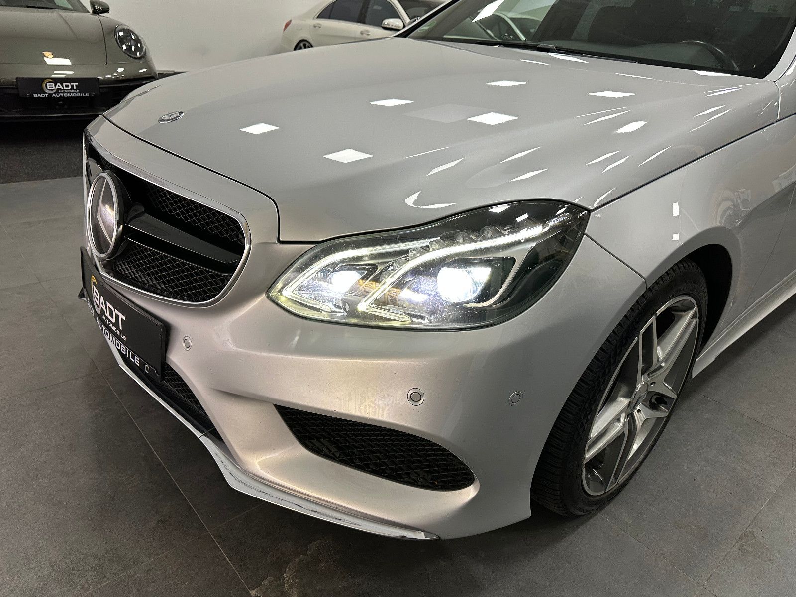 Fahrzeugabbildung Mercedes-Benz E 300 CGI BlueEfficiency 4-Matic AMG Line 360°