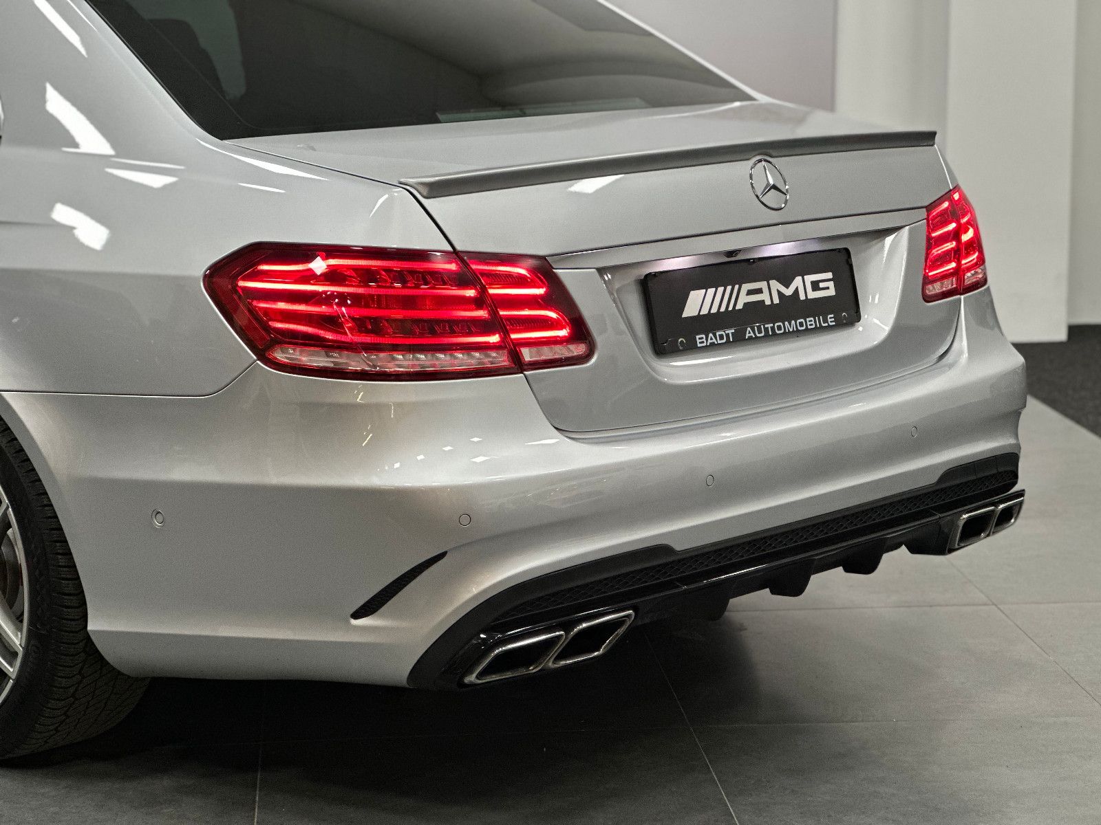 Fahrzeugabbildung Mercedes-Benz E 300 CGI BlueEfficiency 4-Matic AMG Line 360°