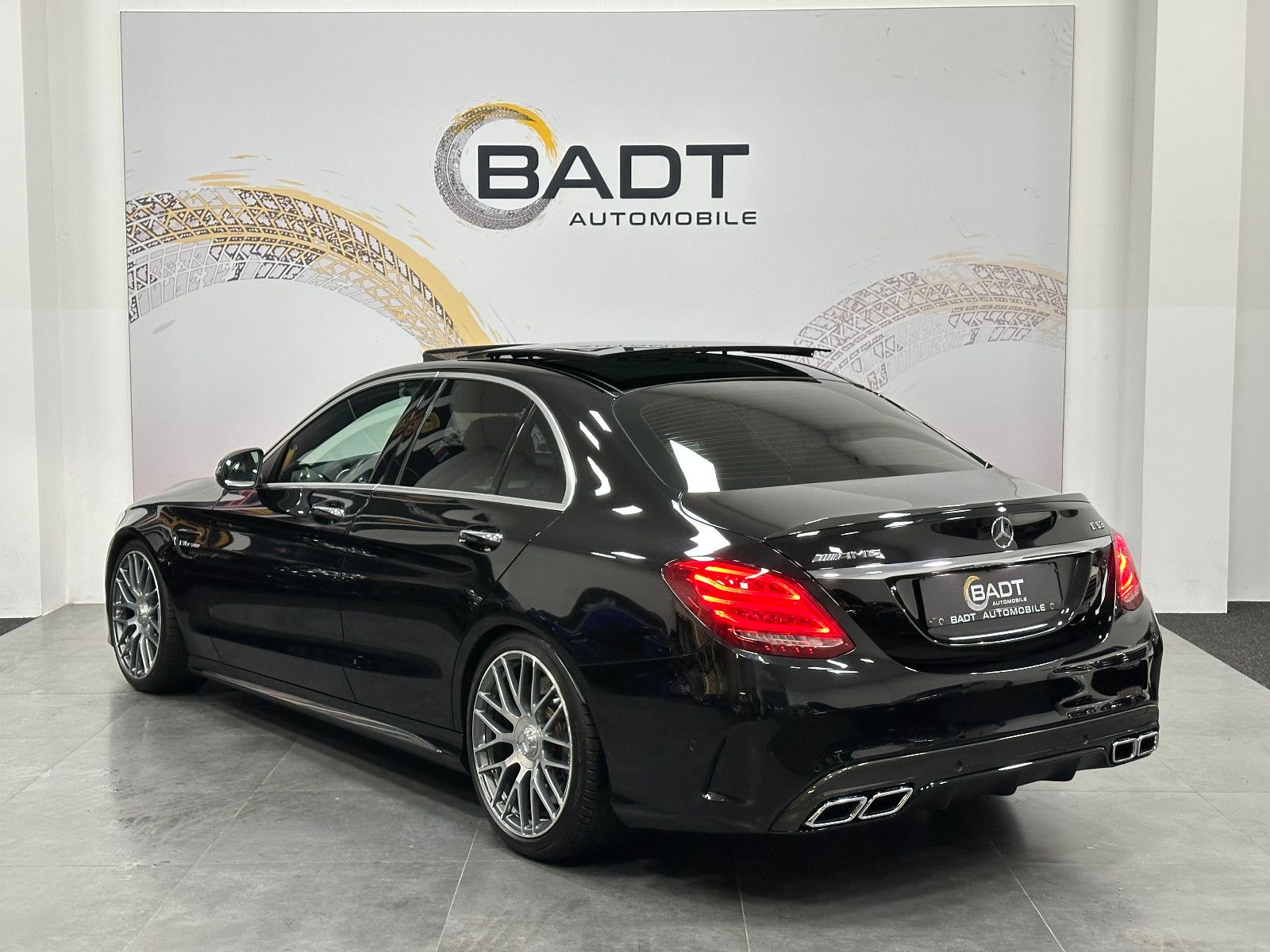 Fahrzeugabbildung Mercedes-Benz C 63 AMG*Pano*Burmester*Carbon Paket*KW GEWINDE*