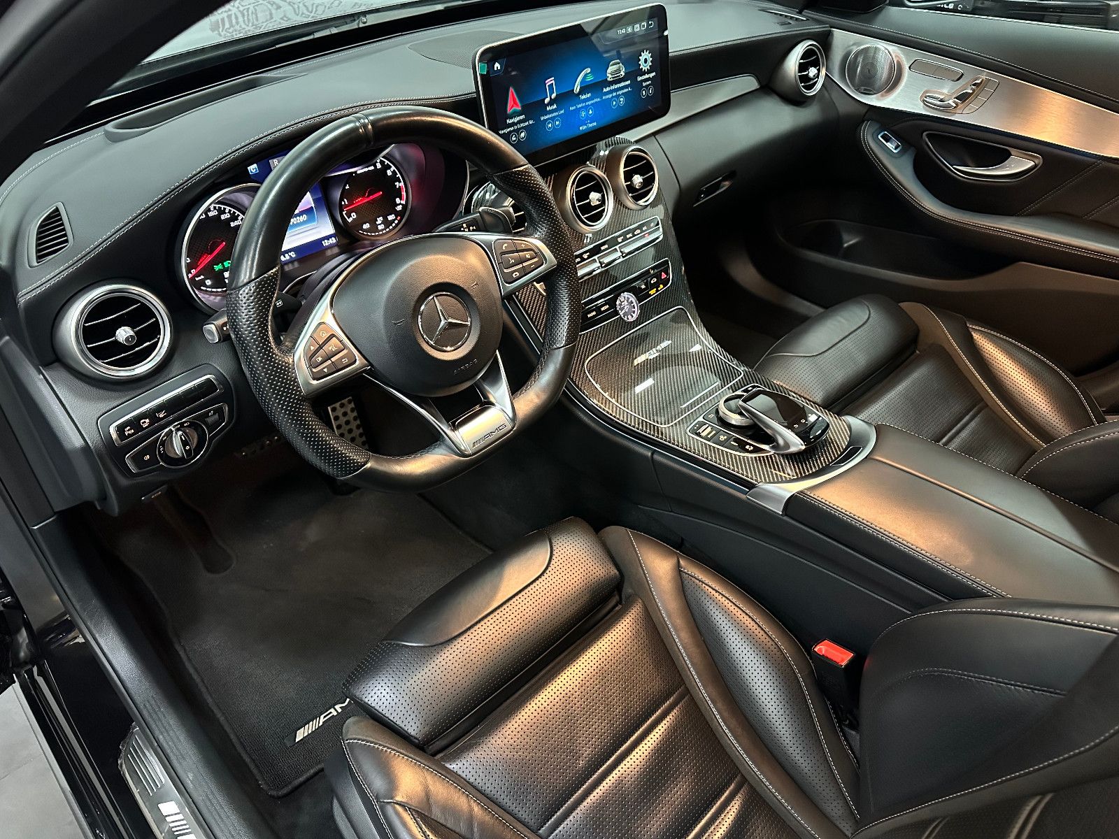 Fahrzeugabbildung Mercedes-Benz C 63 AMG*Pano*Burmester*Carbon Paket*KW GEWINDE*