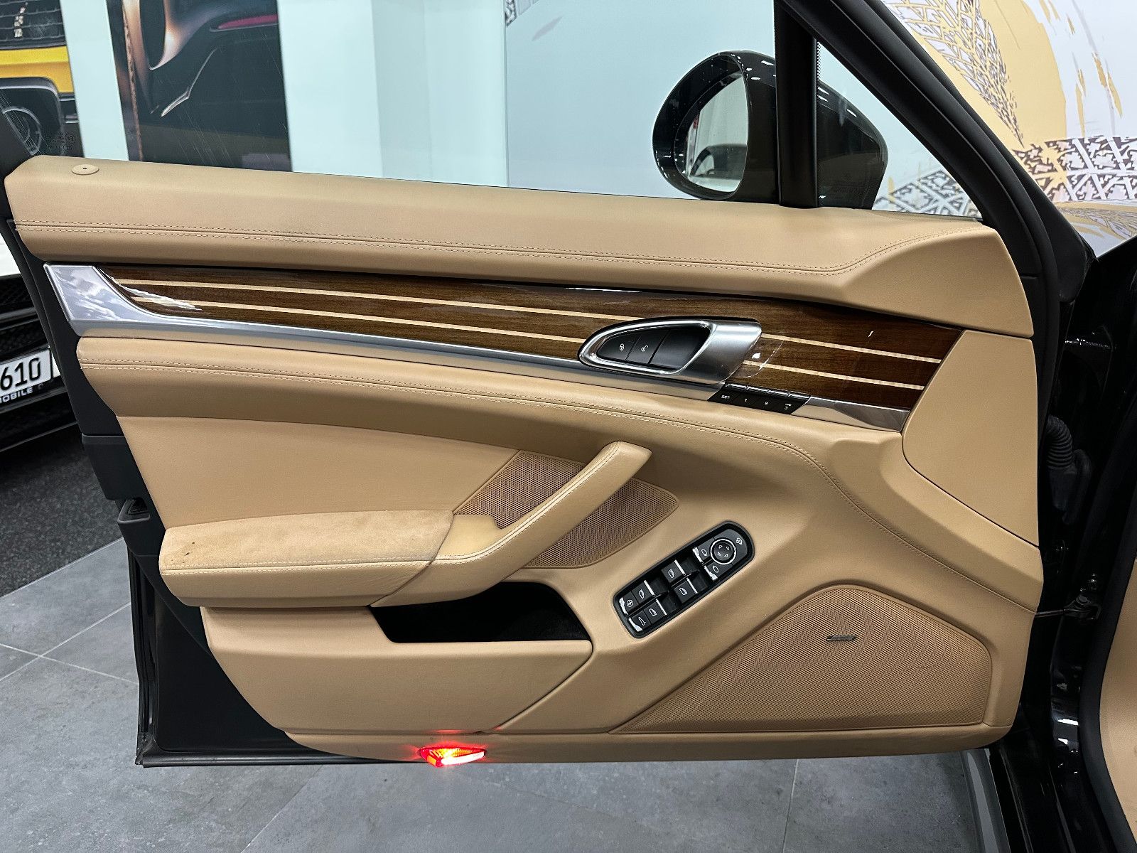 Fahrzeugabbildung Porsche Panamera GTS BOSE 20" BEIGE KLAPPENAUSPUFF