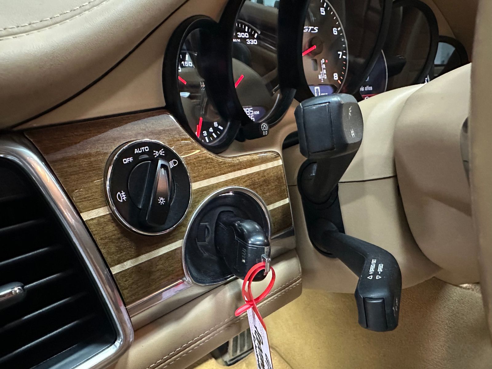 Fahrzeugabbildung Porsche Panamera GTS BOSE 20" BEIGE KLAPPENAUSPUFF