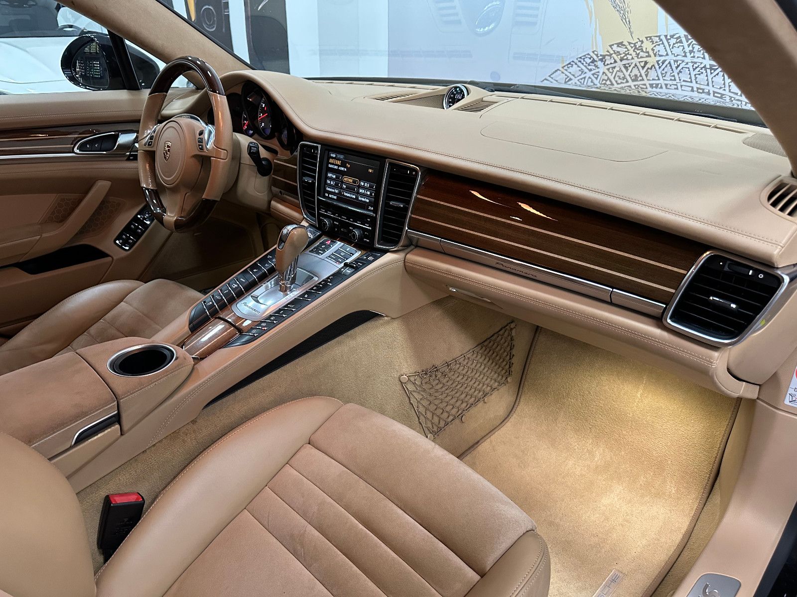 Fahrzeugabbildung Porsche Panamera GTS BOSE 20" BEIGE KLAPPENAUSPUFF