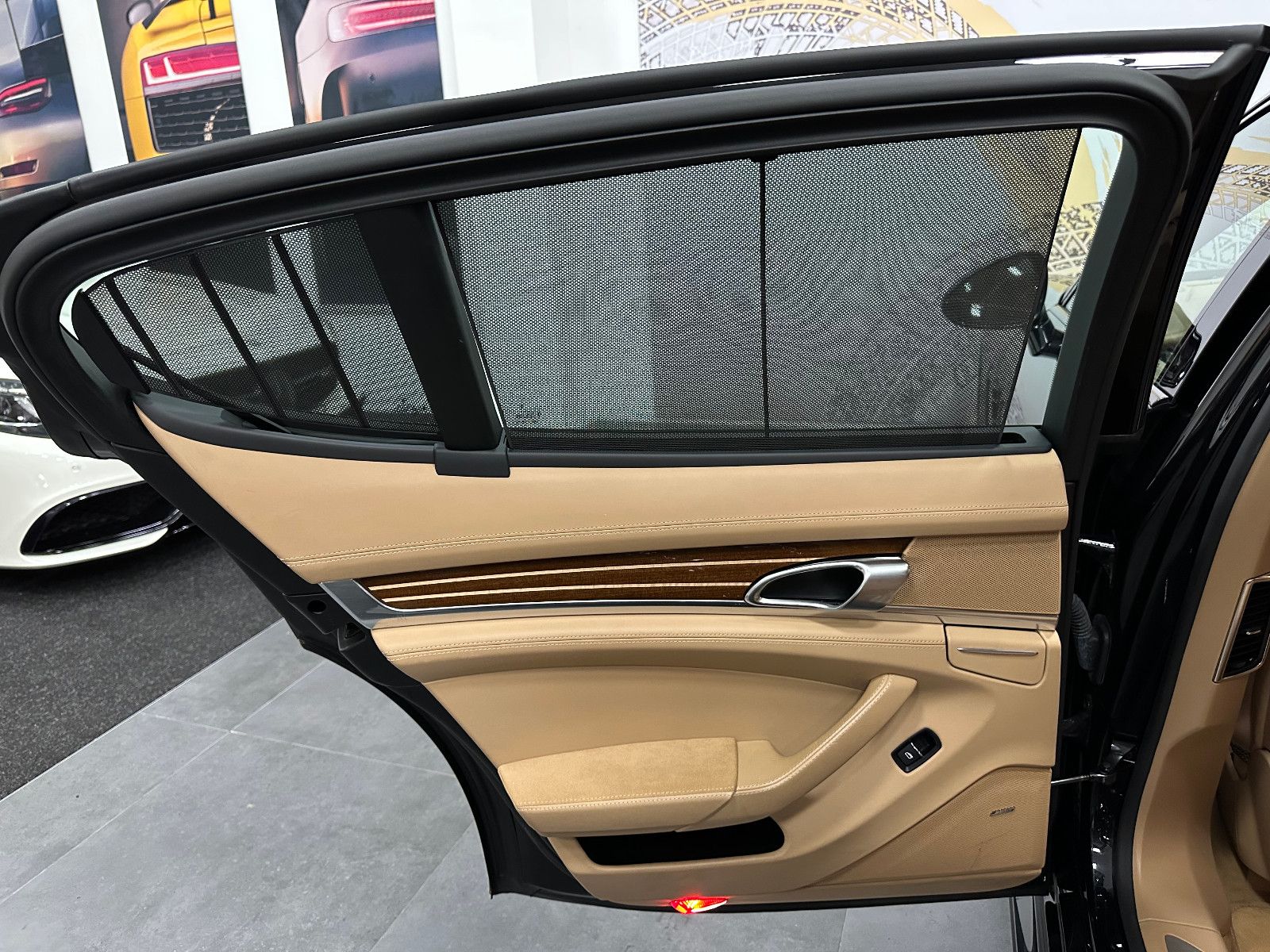 Fahrzeugabbildung Porsche Panamera GTS BOSE 20" BEIGE KLAPPENAUSPUFF