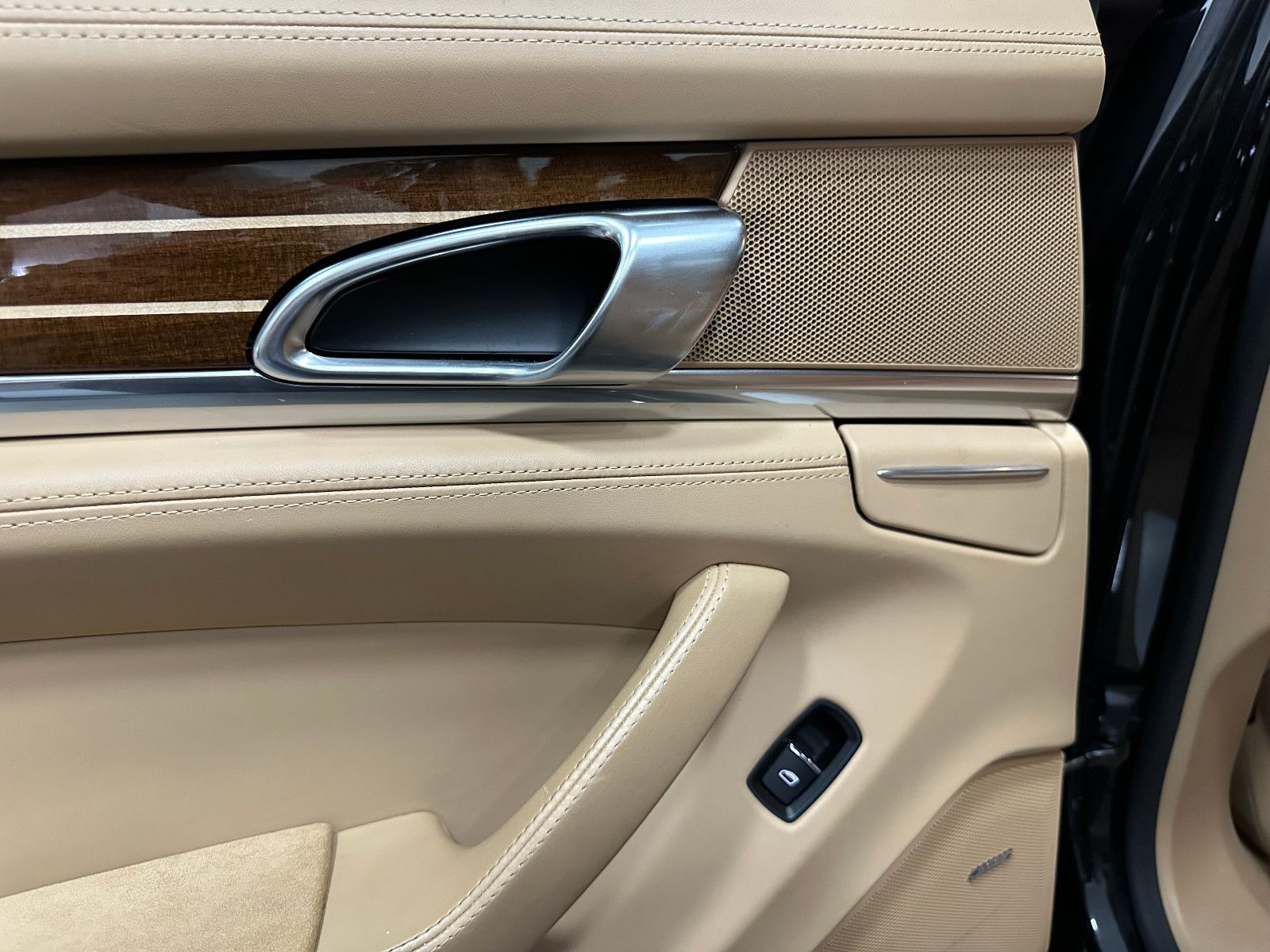 Fahrzeugabbildung Porsche Panamera GTS BOSE 20" BEIGE KLAPPENAUSPUFF