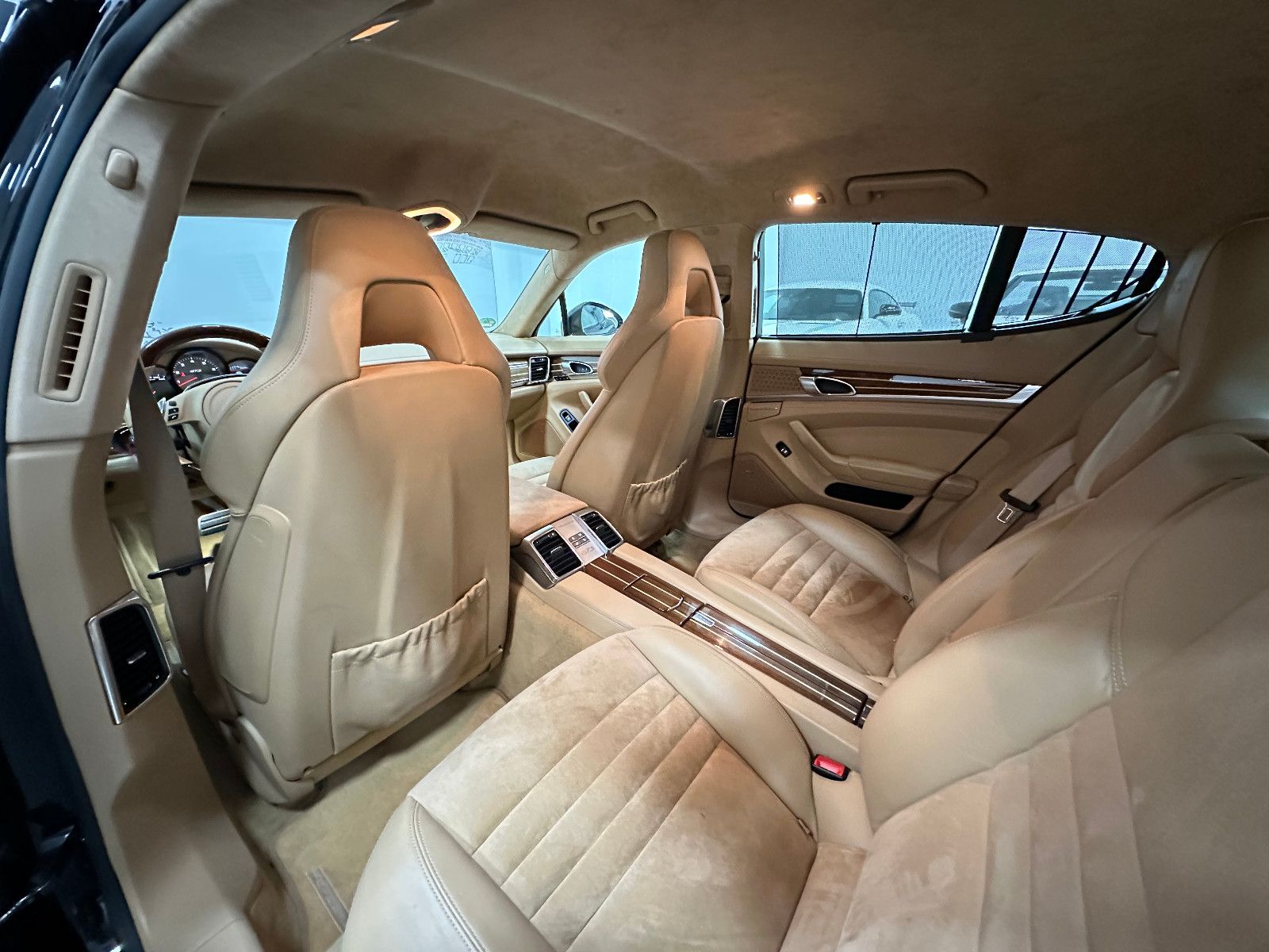 Fahrzeugabbildung Porsche Panamera GTS BOSE 20" BEIGE KLAPPENAUSPUFF